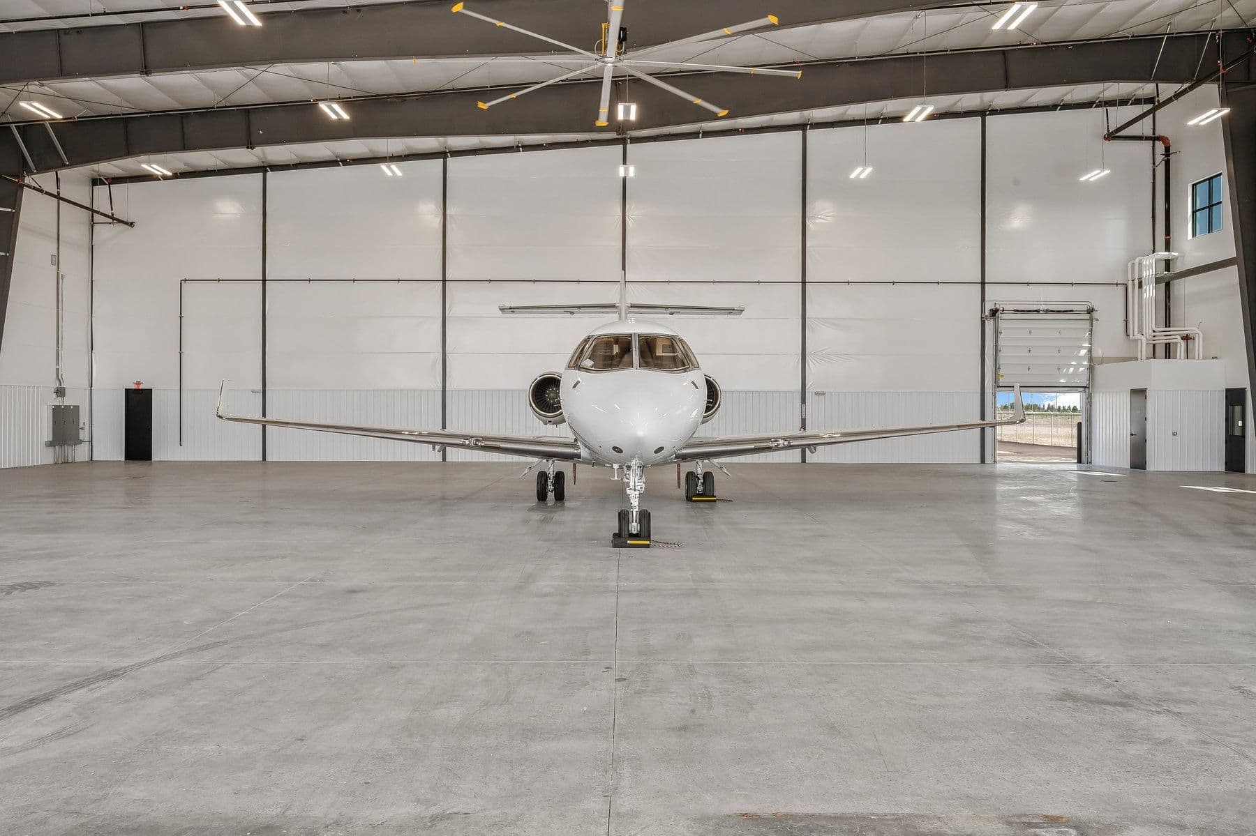 Private Hangar and Executive Headquarters 4