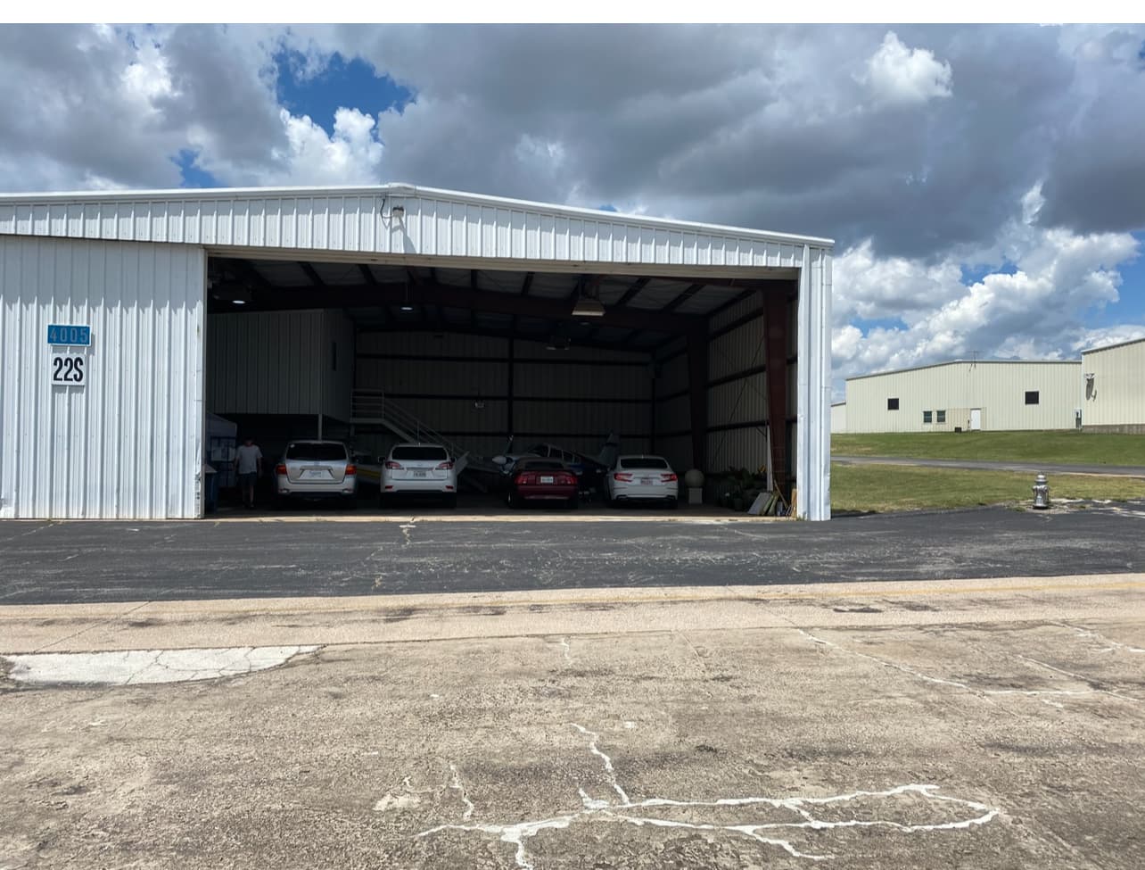 hangar host name