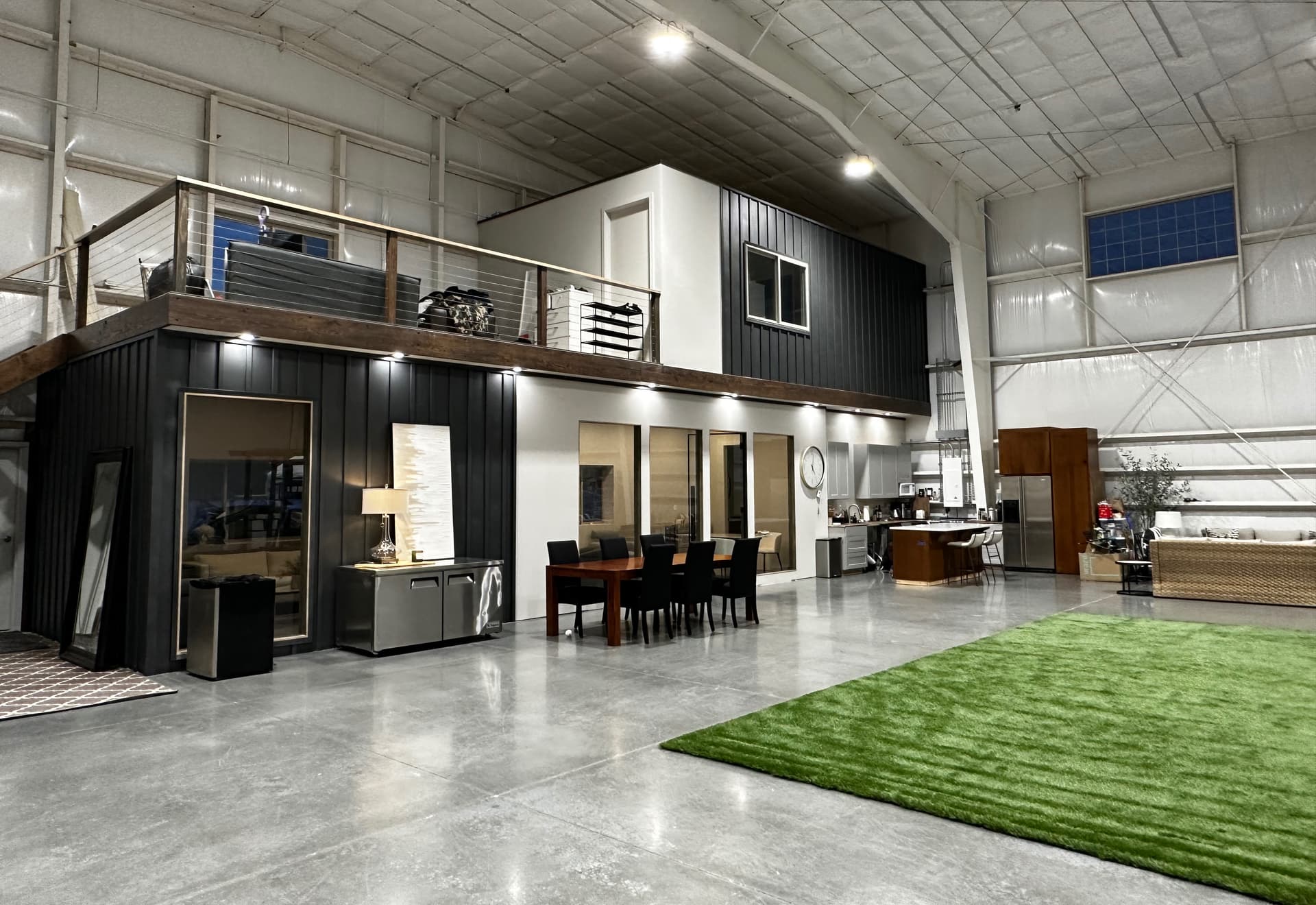 hangar popup image 3