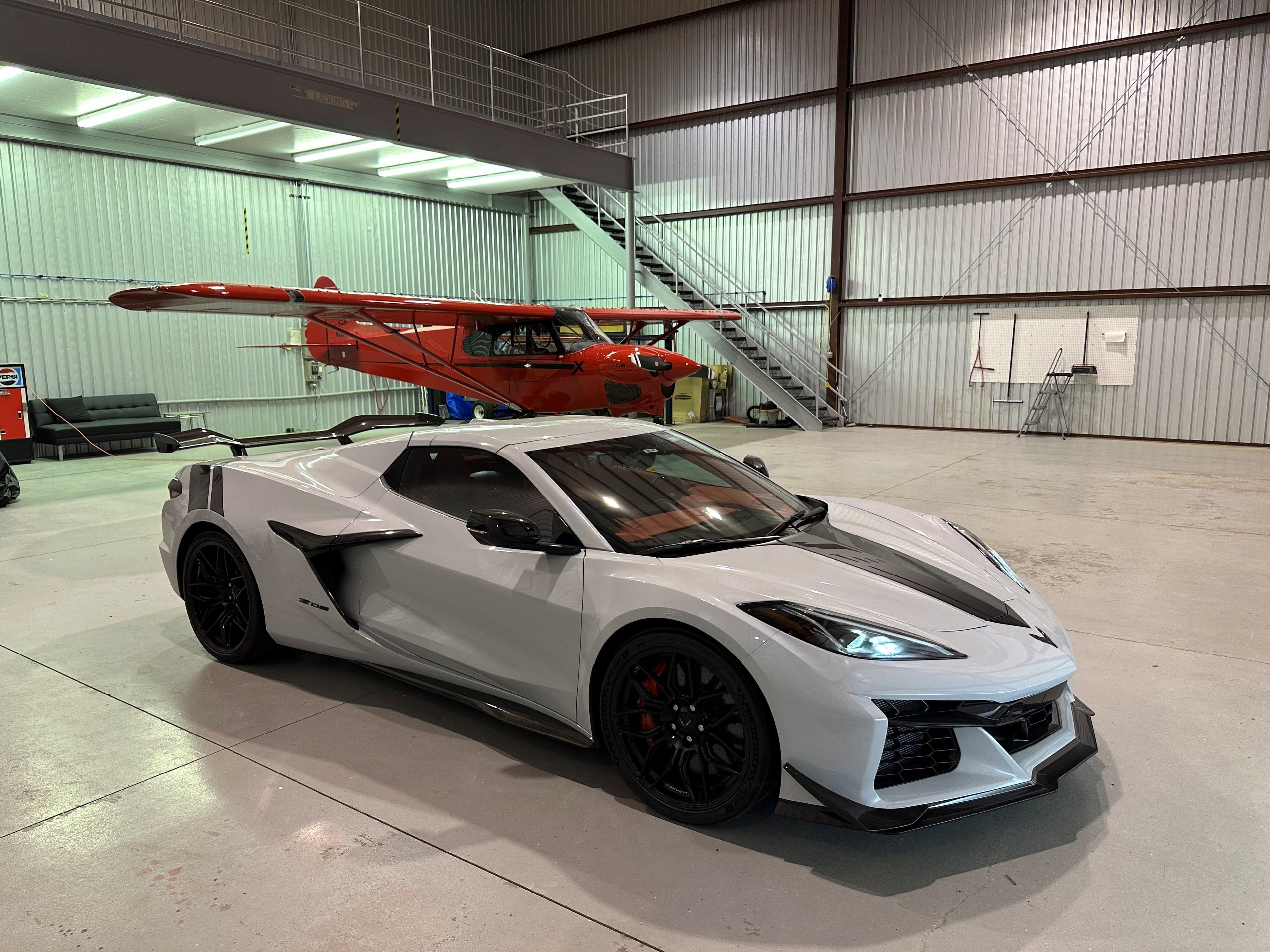 hangar popup image 9