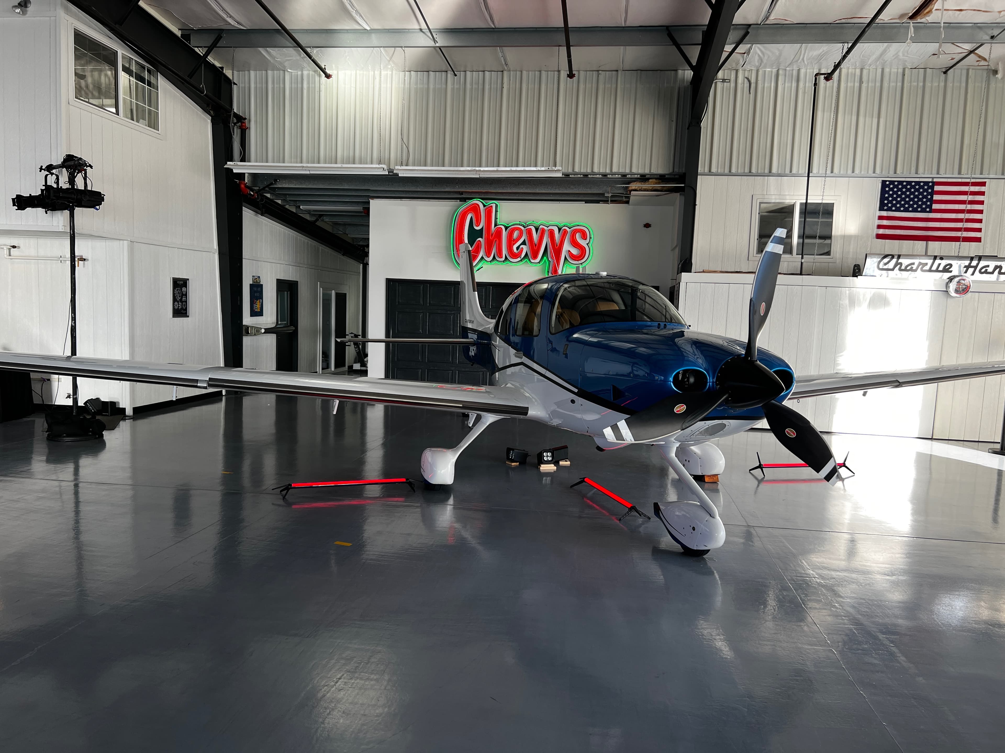 hangar popup image 1
