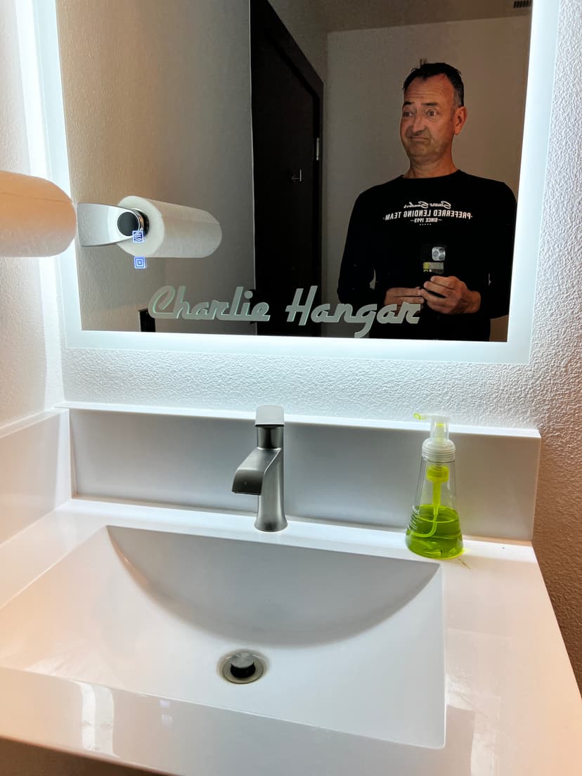 hangar popup image 4