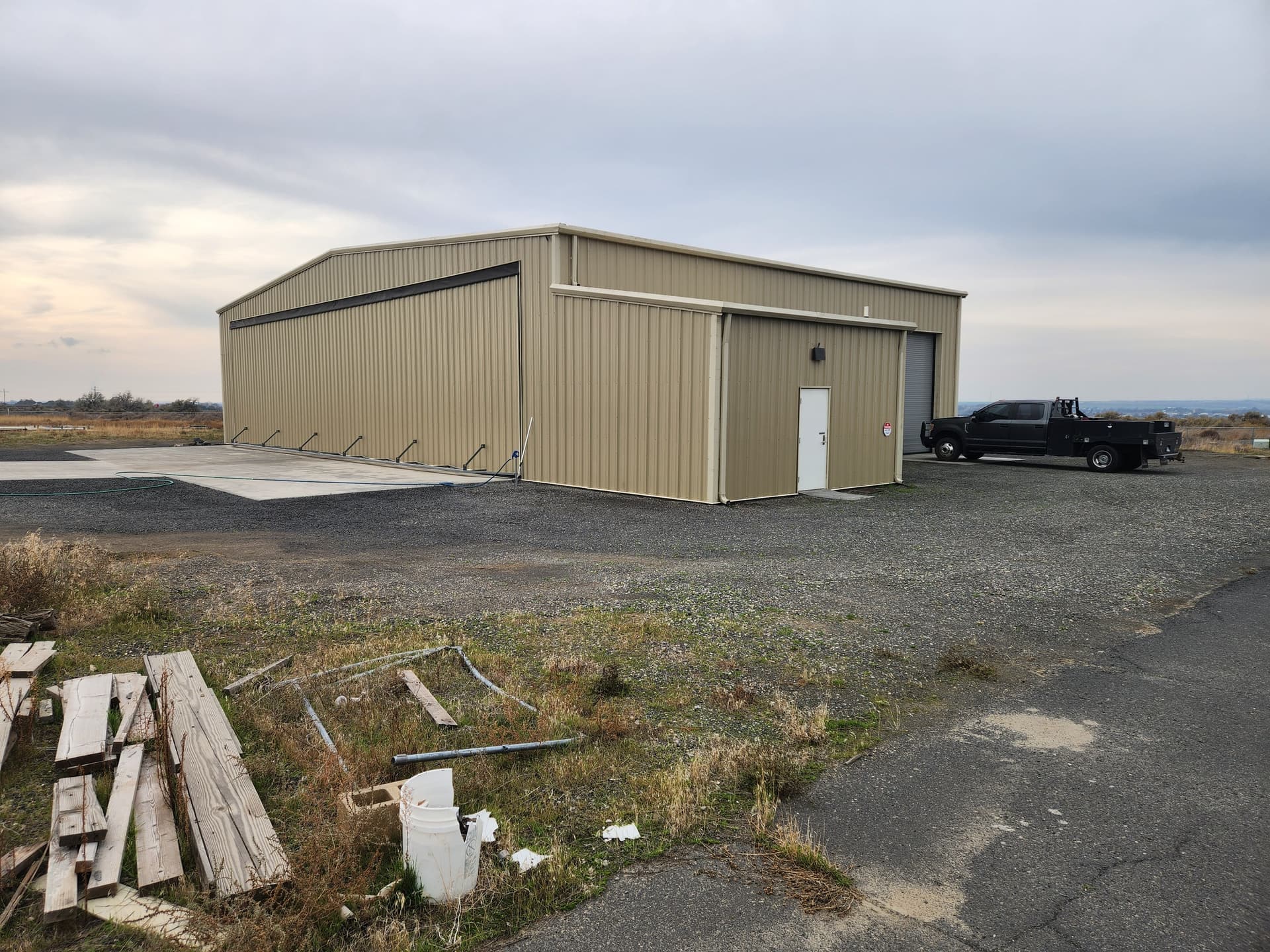 hangar popup image 3