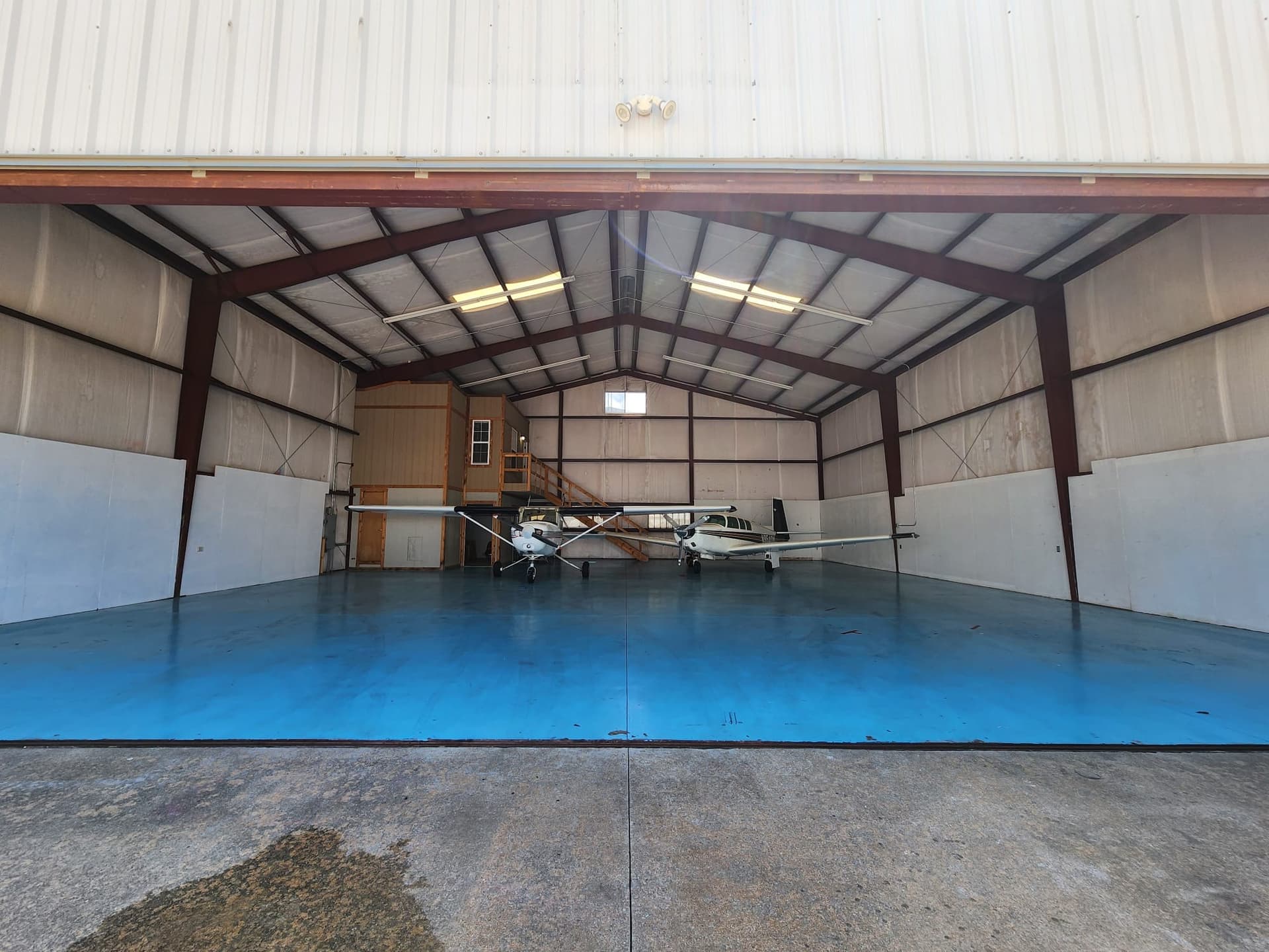 hangar popup image 5