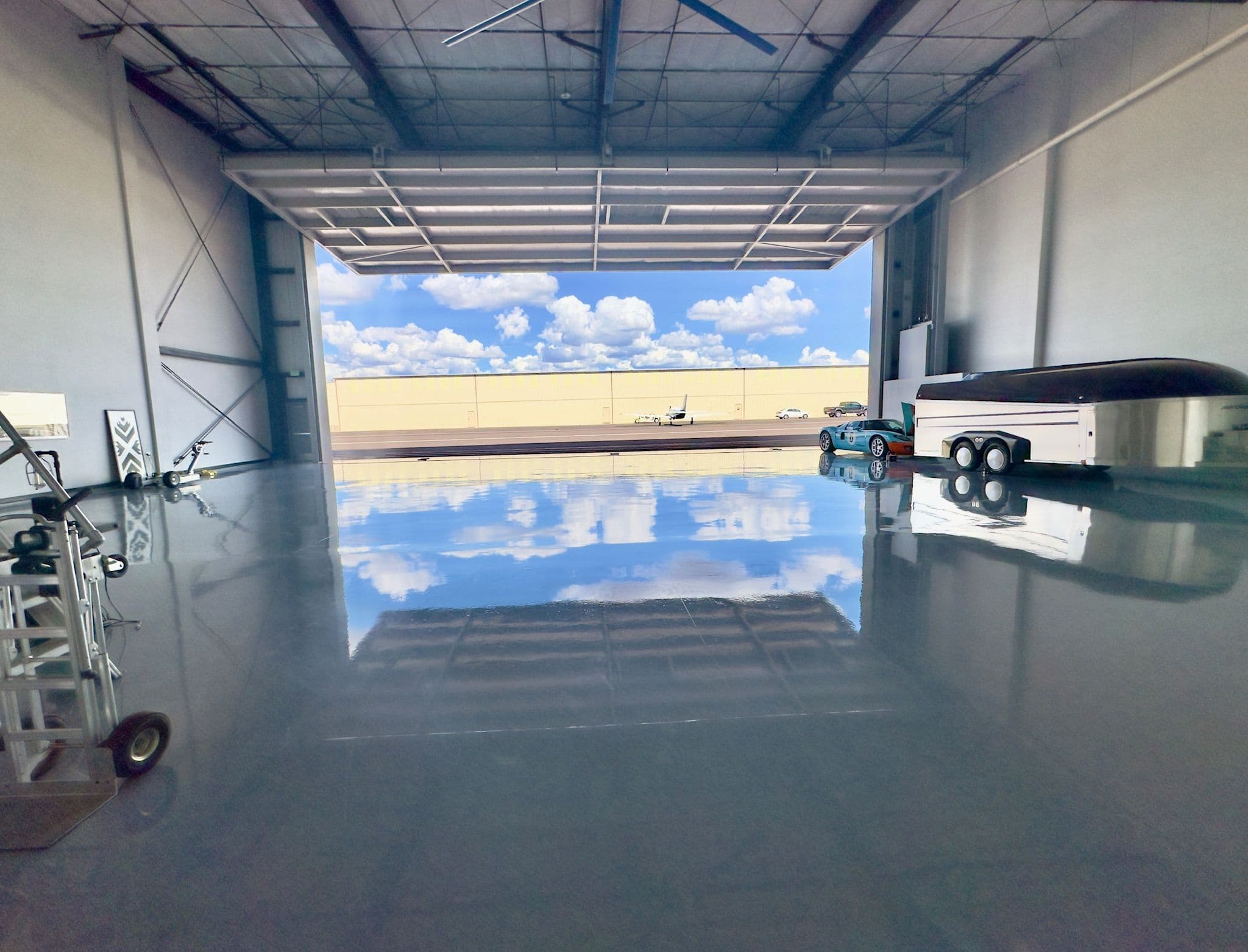 Beautiful New Communal Hangar for Rent Hangar Direct