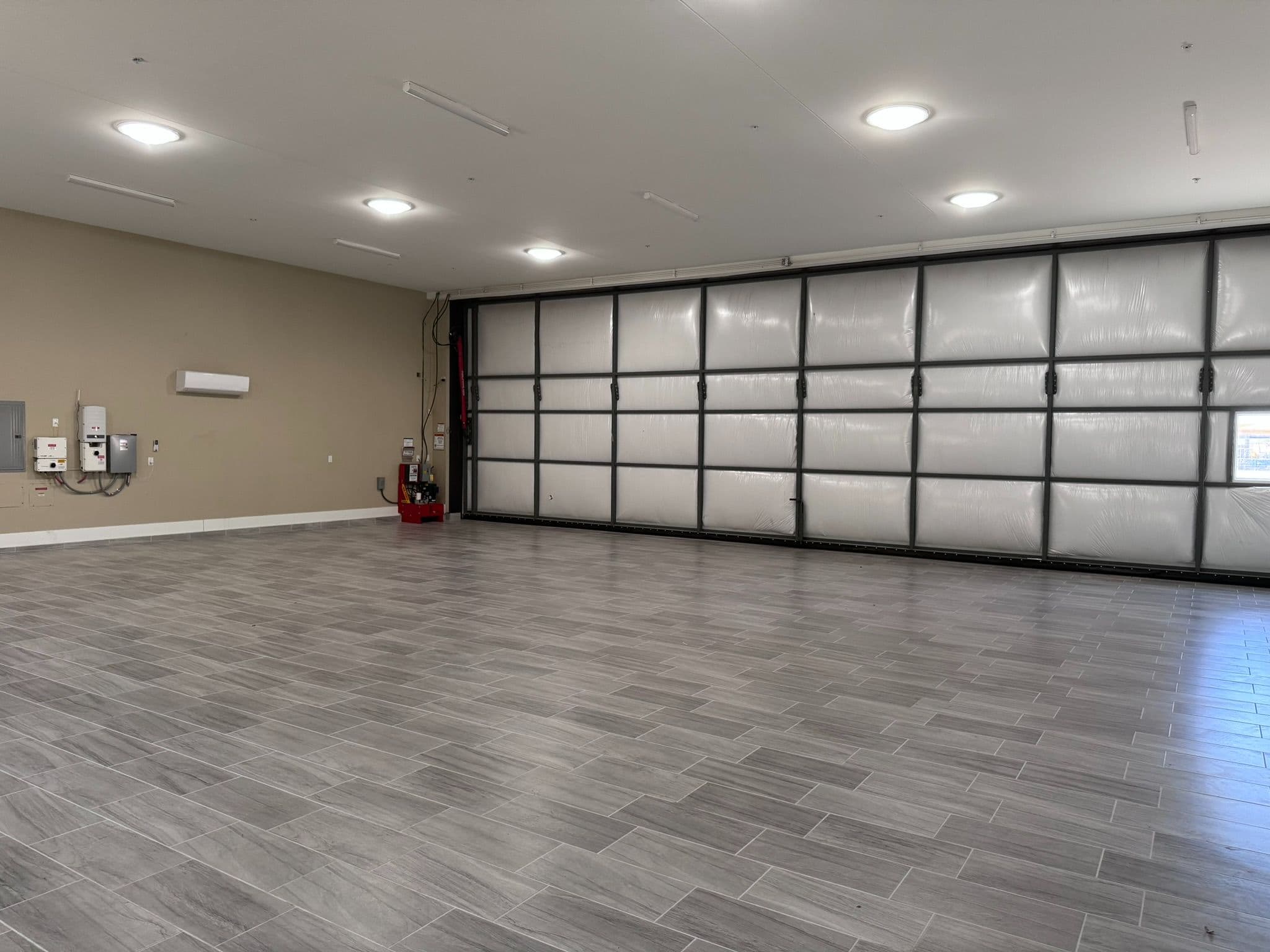 hangar popup image 2