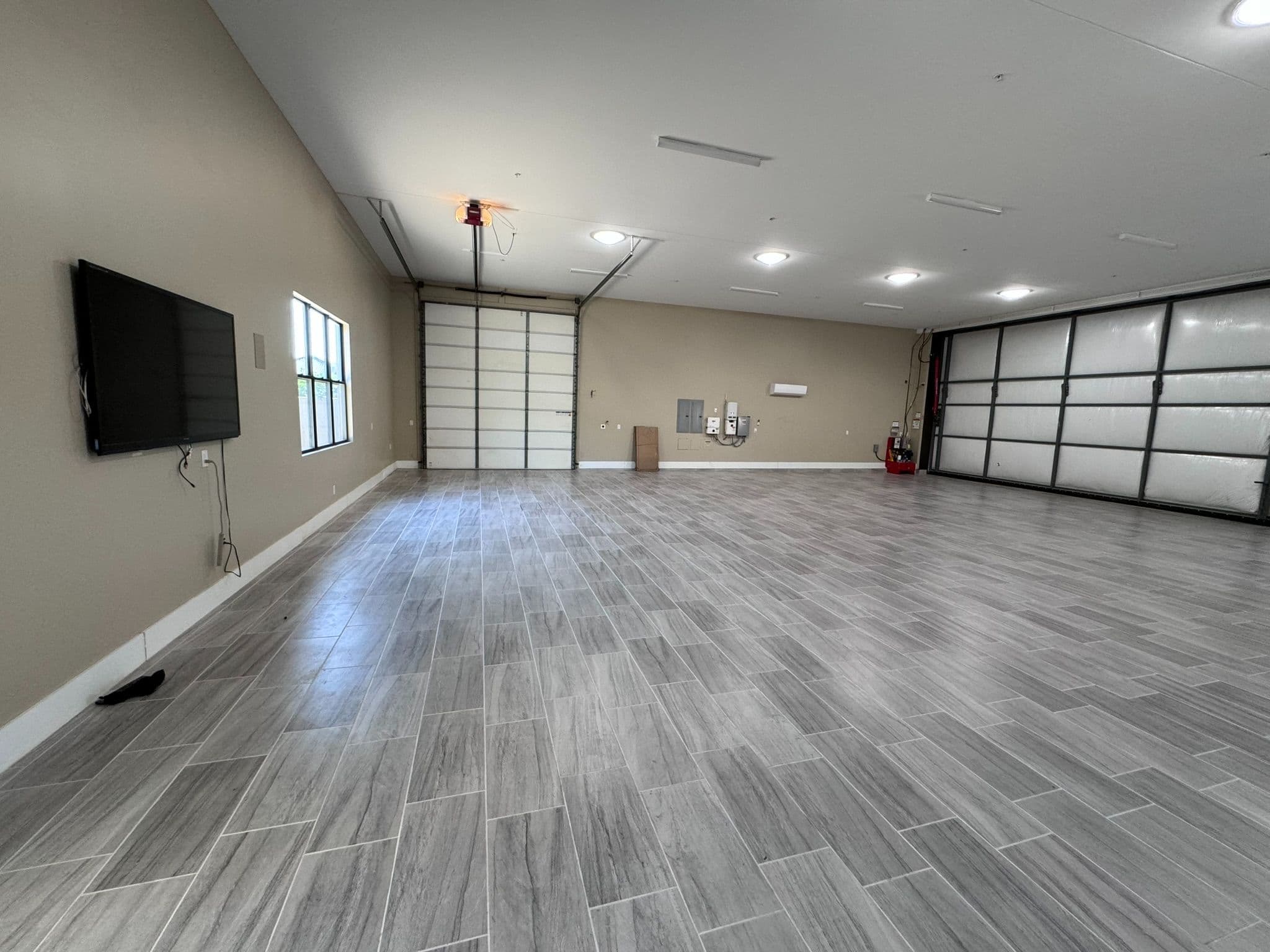 hangar popup image 3