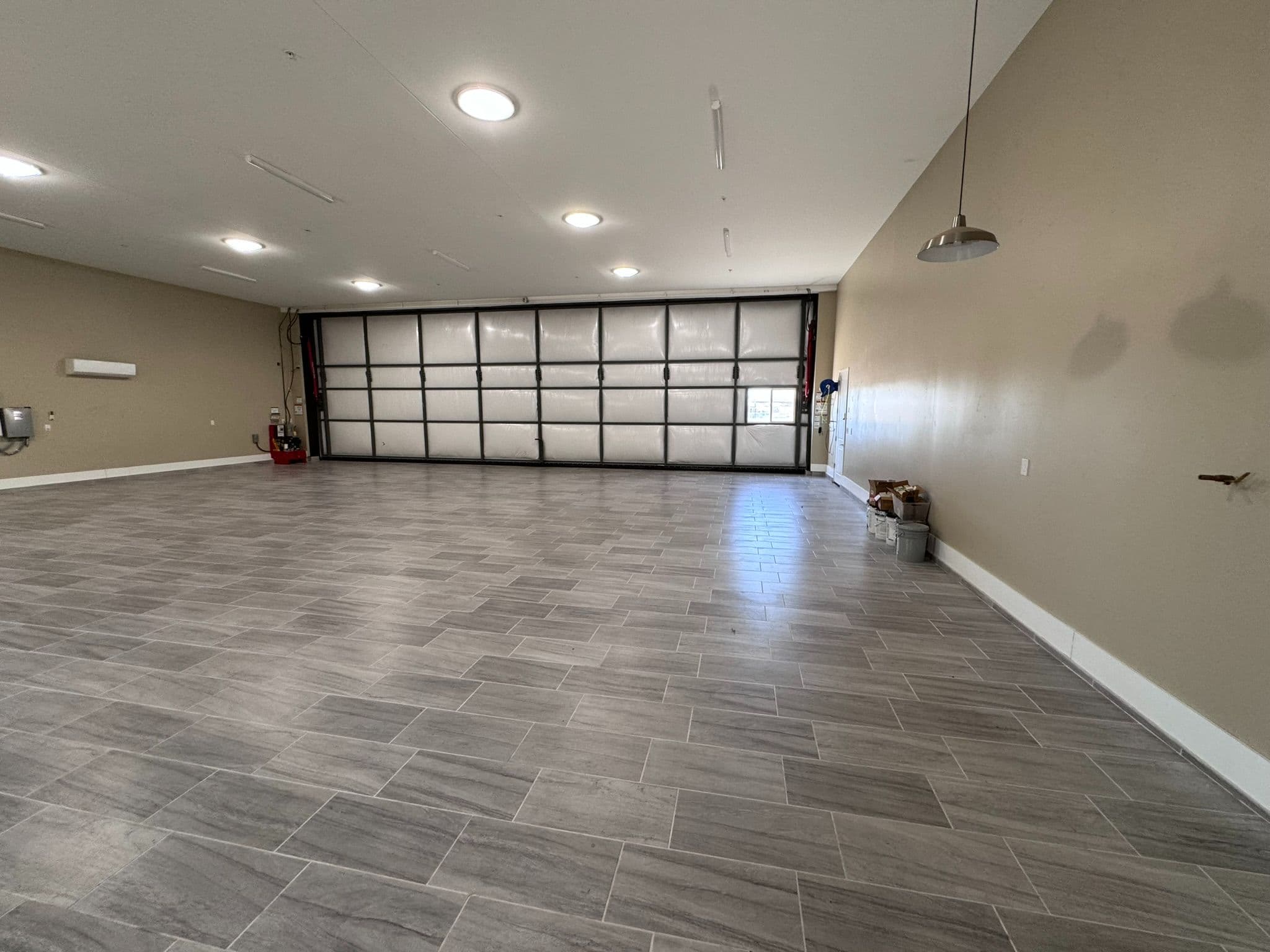 hangar popup image 4