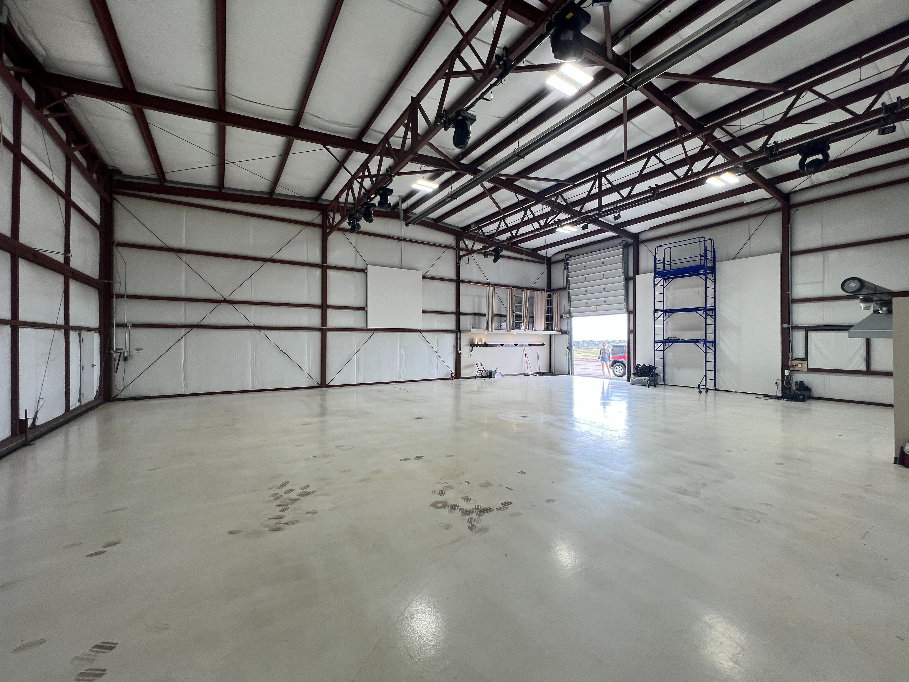 hangar popup image 2