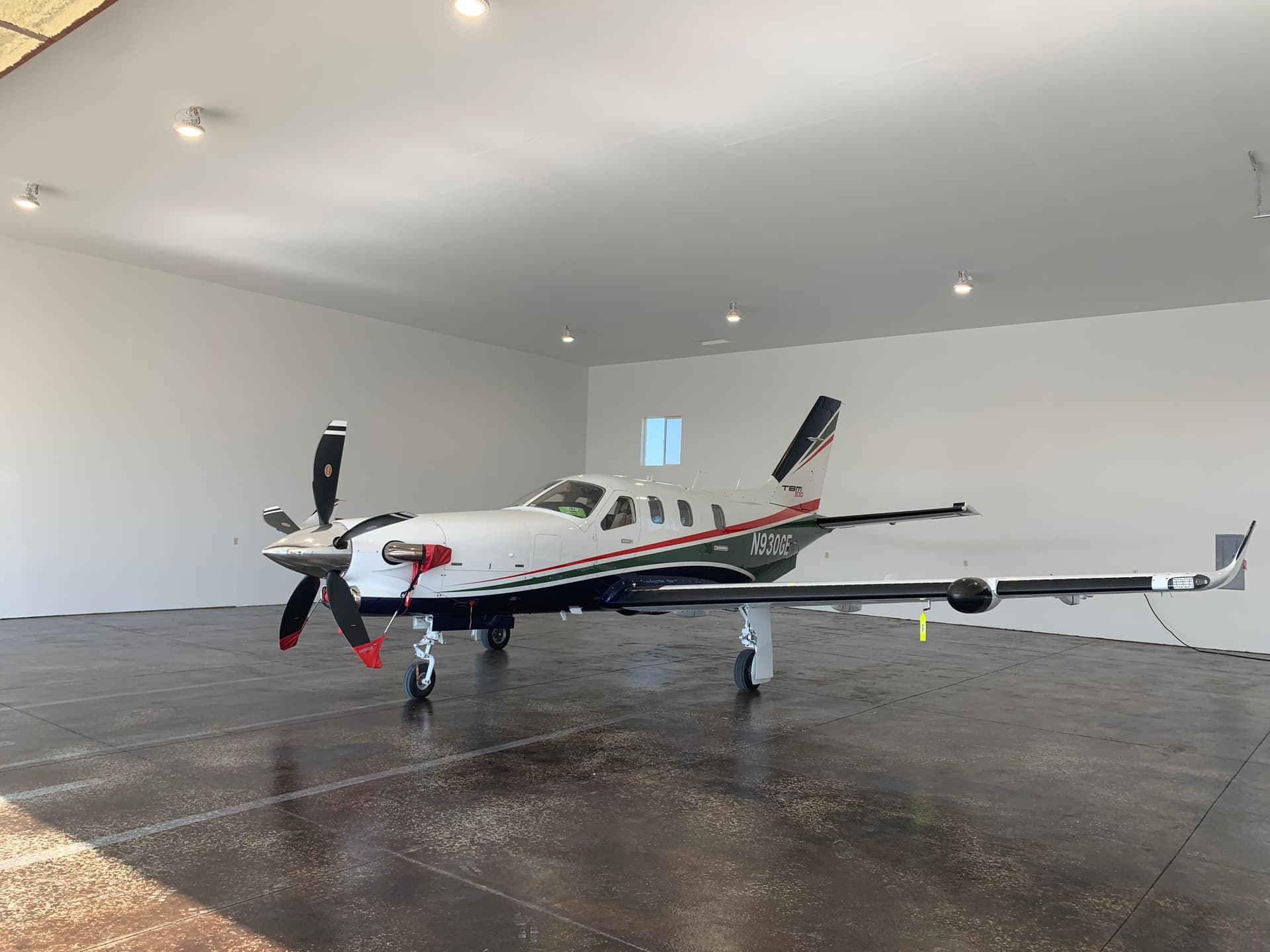 hangar popup image 4