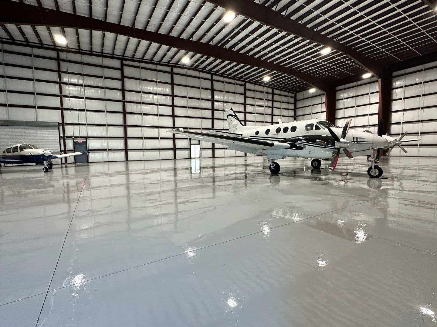 hangar popup image 2