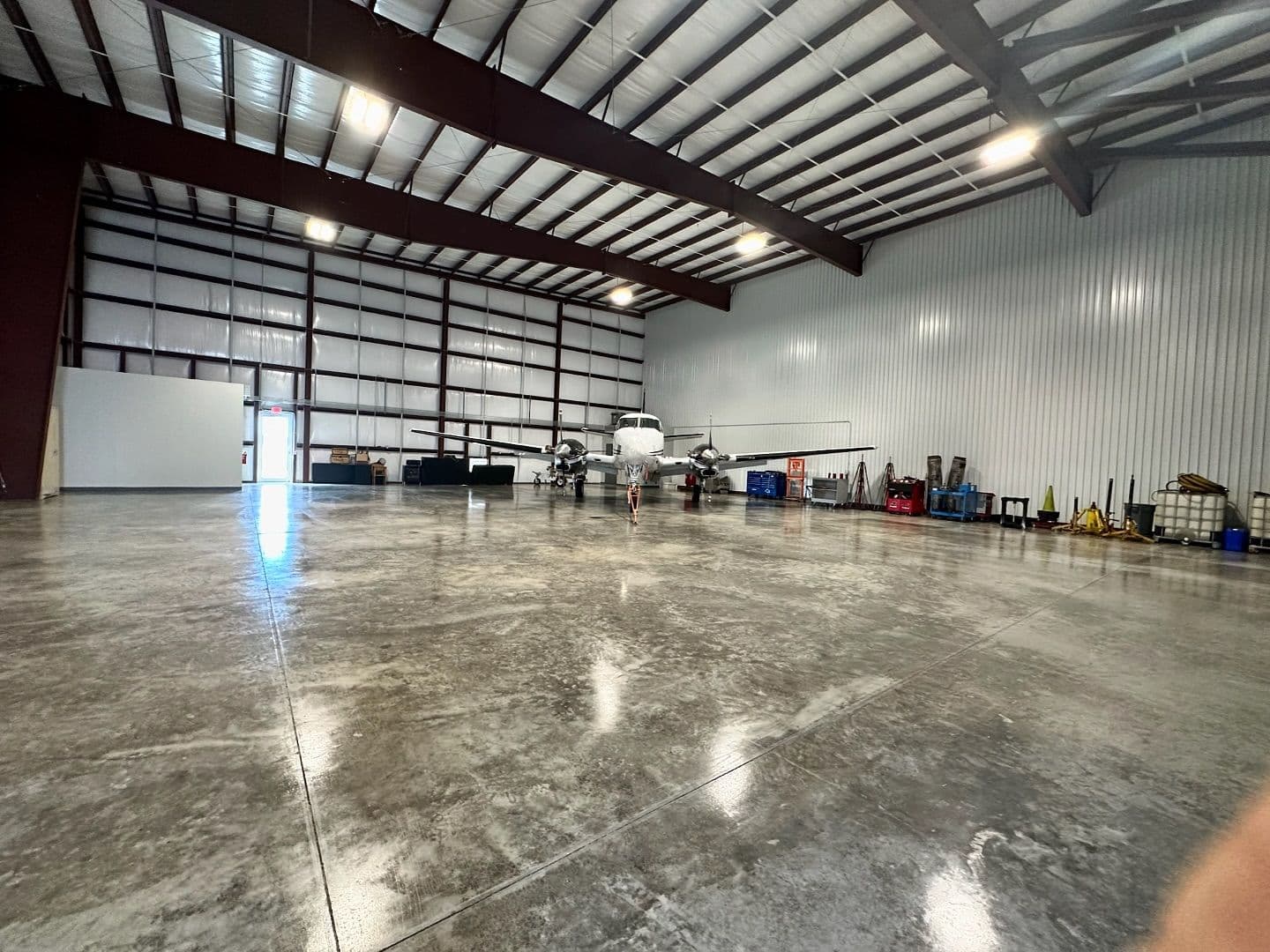 hangar popup image 3