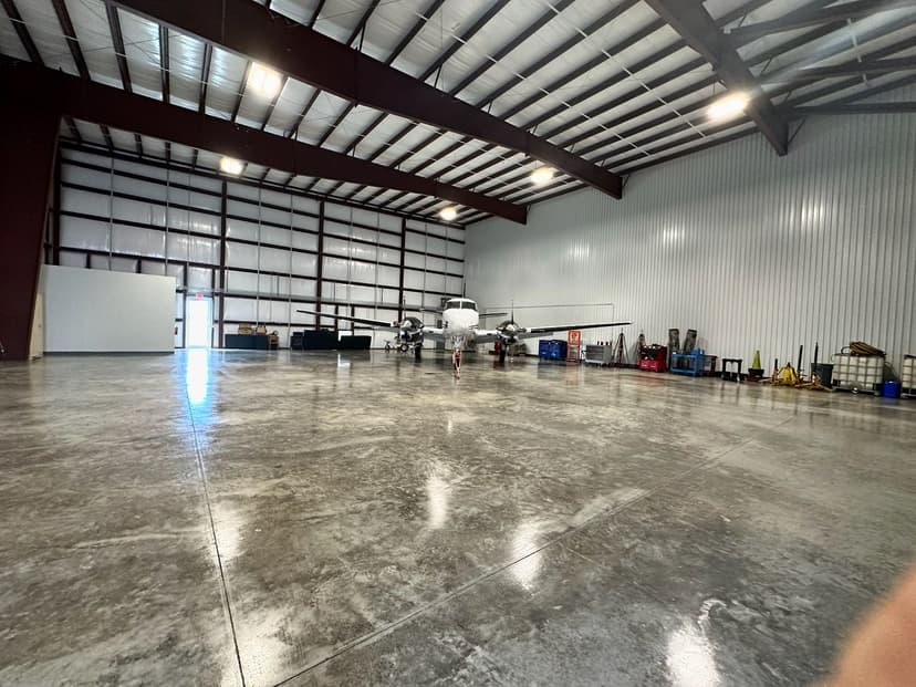 hangar popup image 3