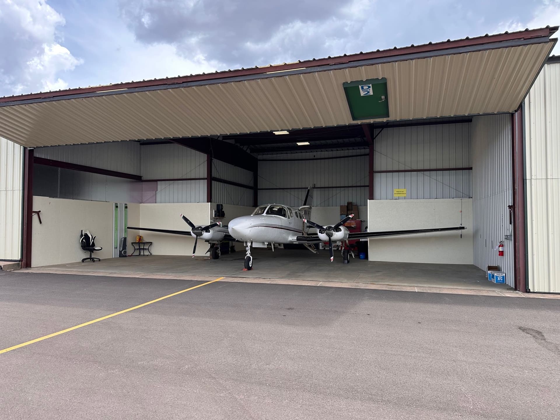 hangar popup image 1