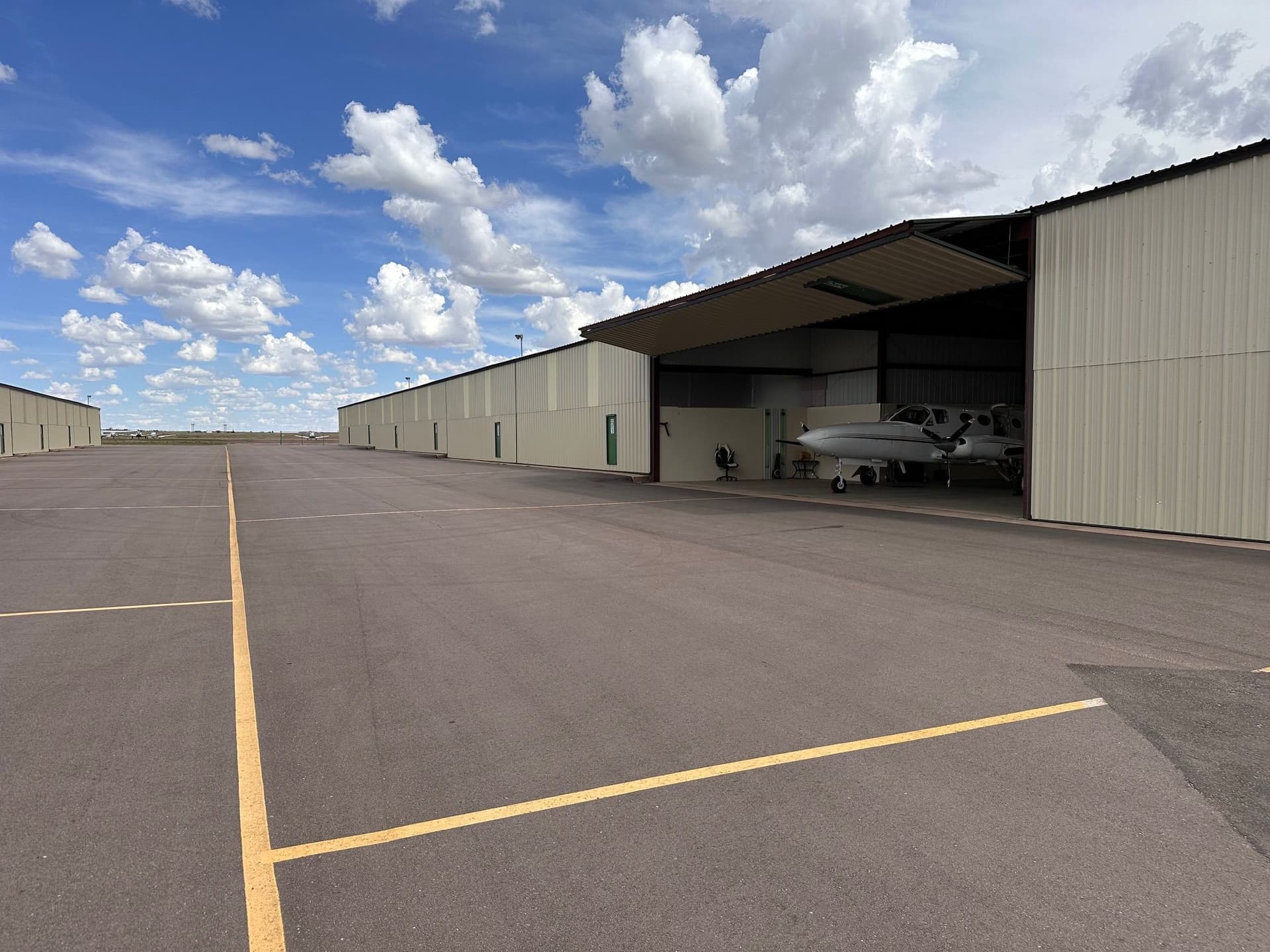 hangar popup image 2