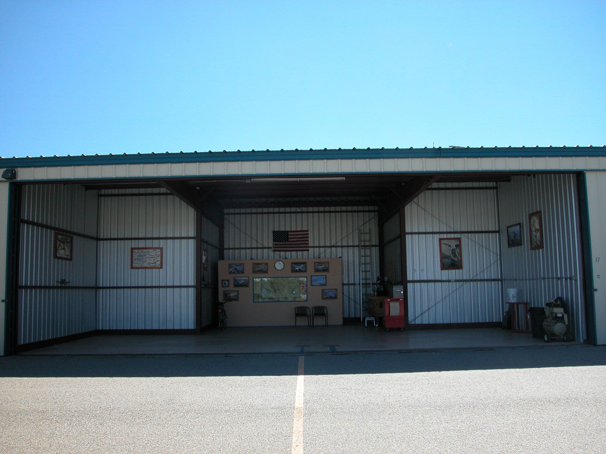 hangar popup image 1