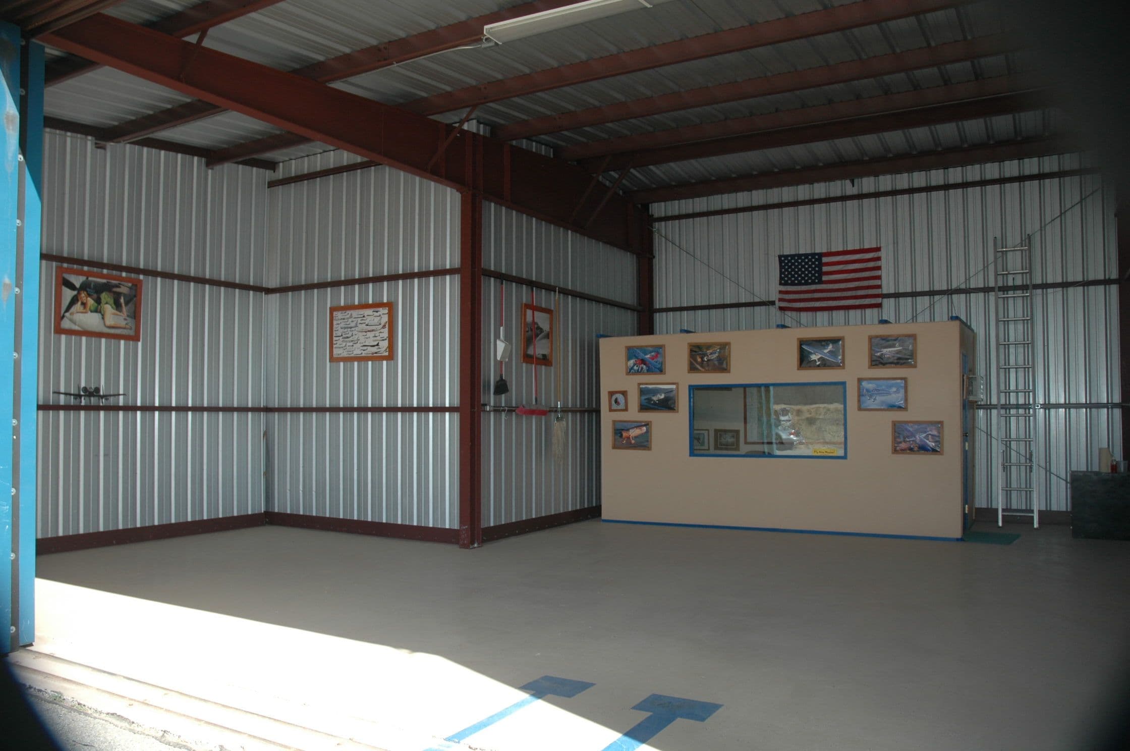 hangar popup image 3