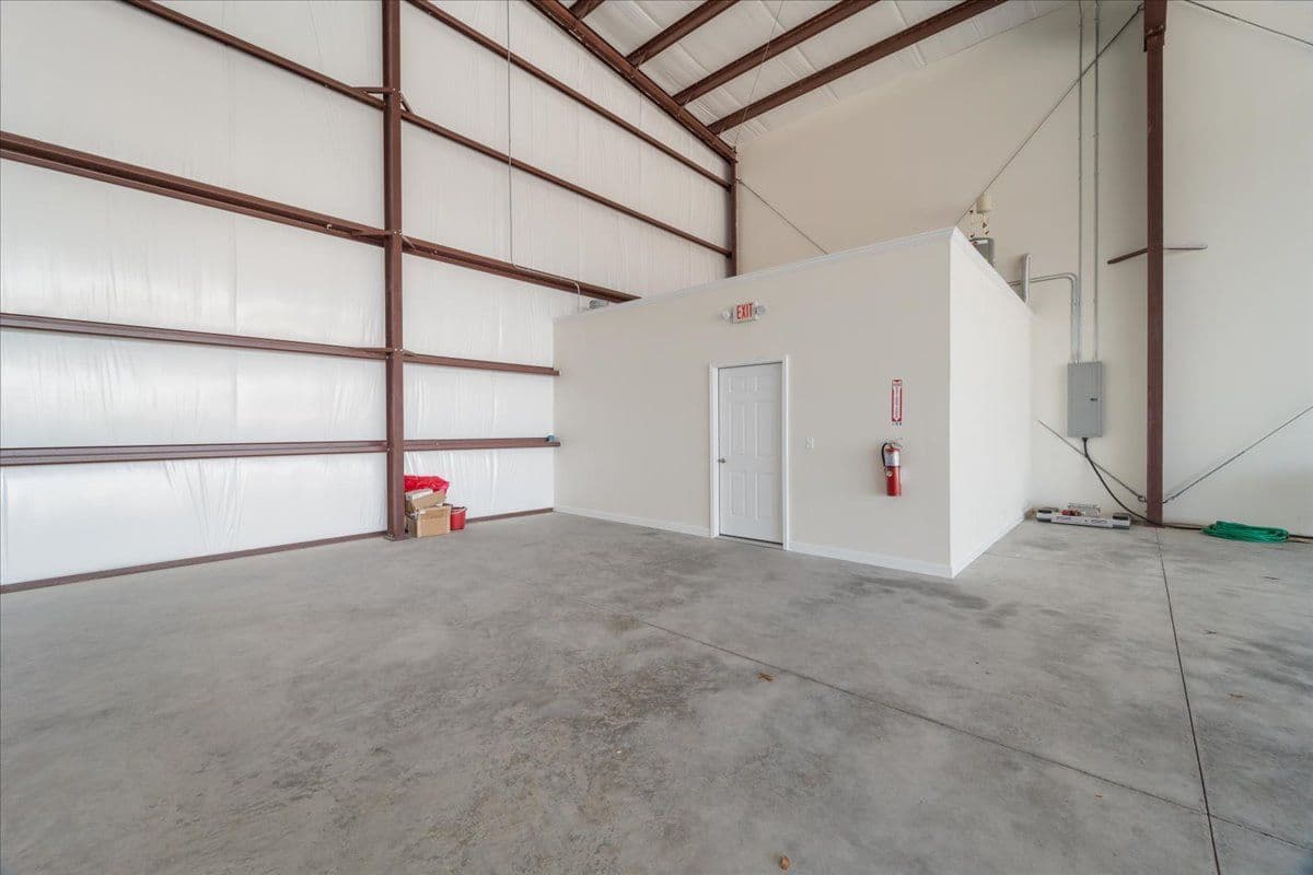 hangar popup image 10