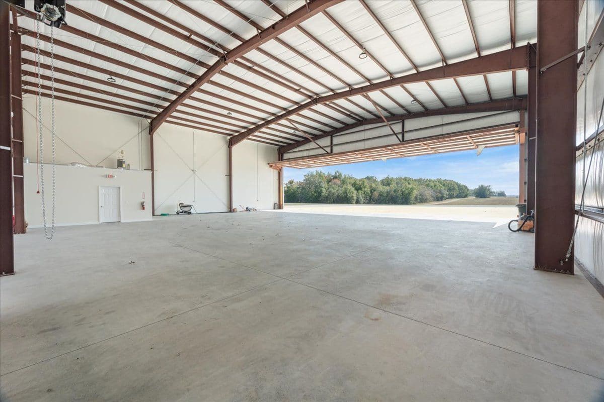 hangar popup image 5