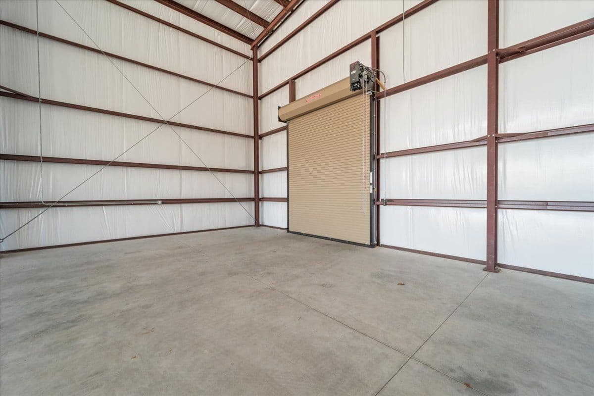 hangar popup image 6