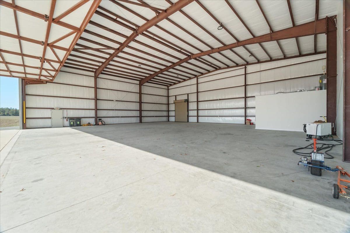 hangar popup image 7