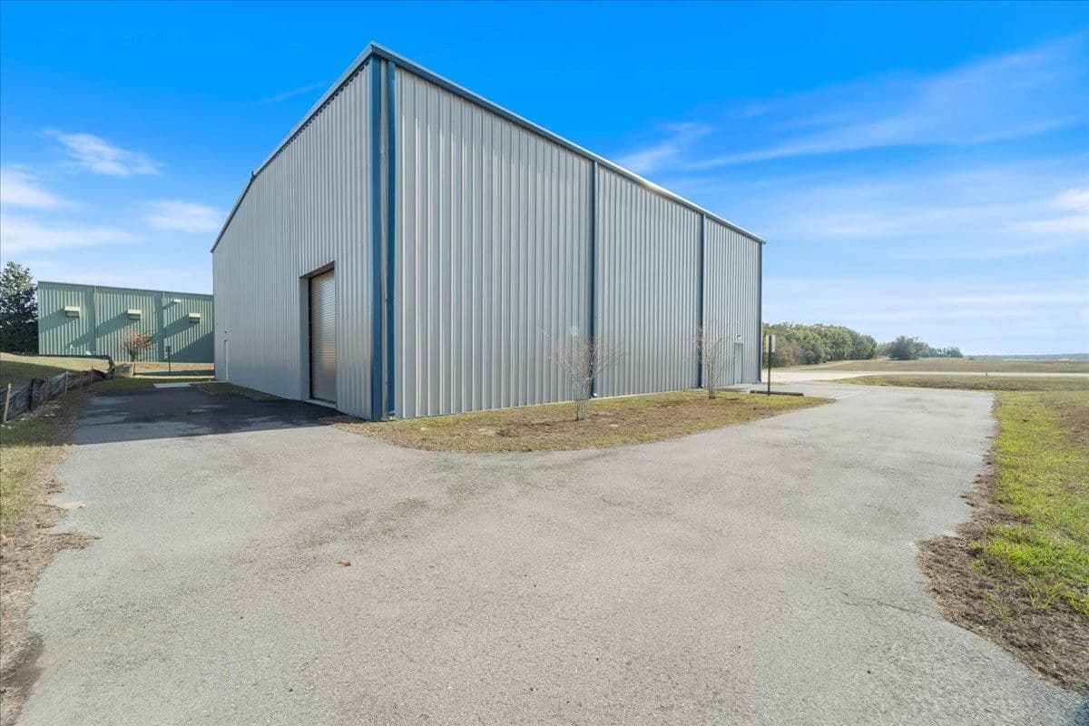 hangar popup image 8