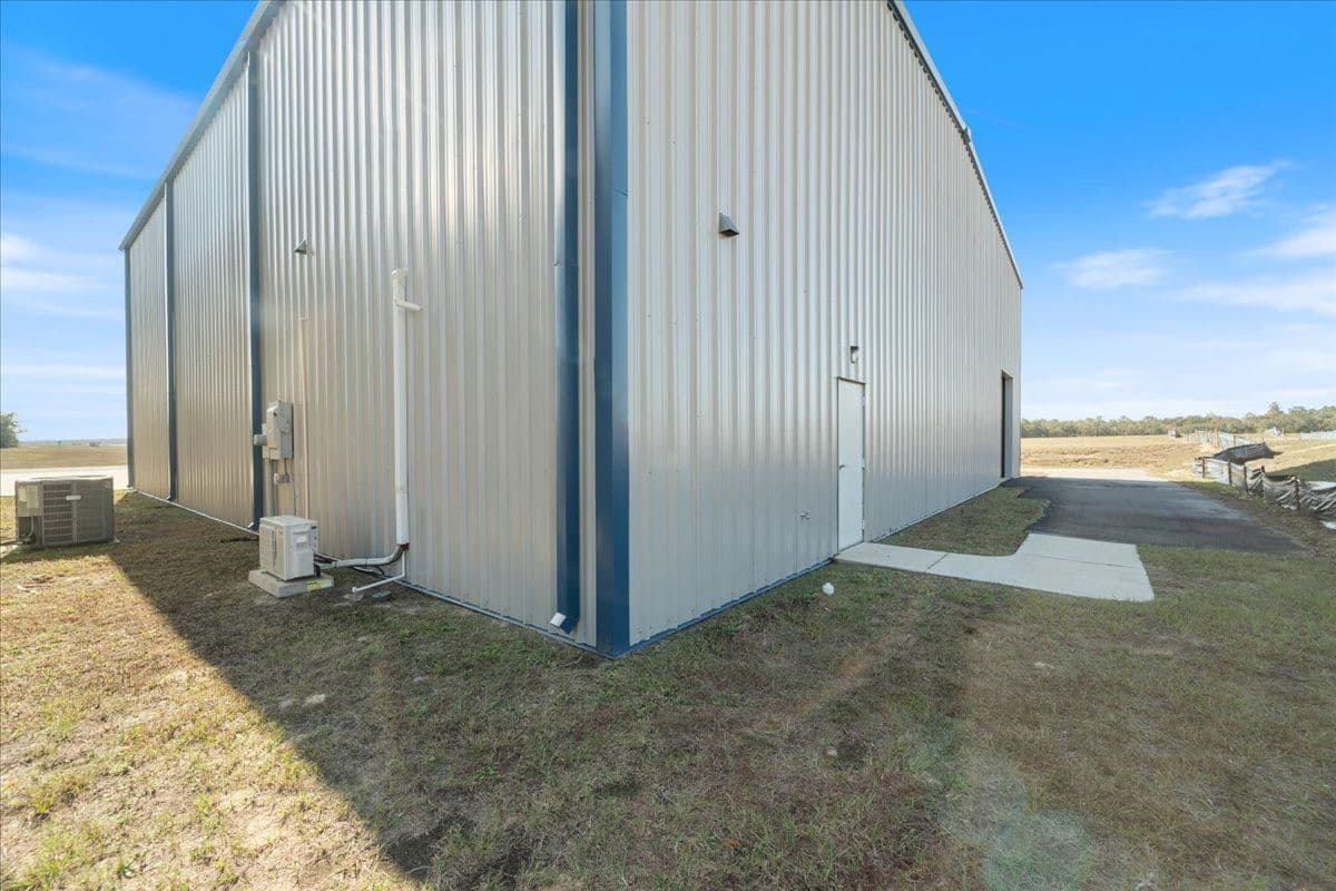 hangar popup image 9