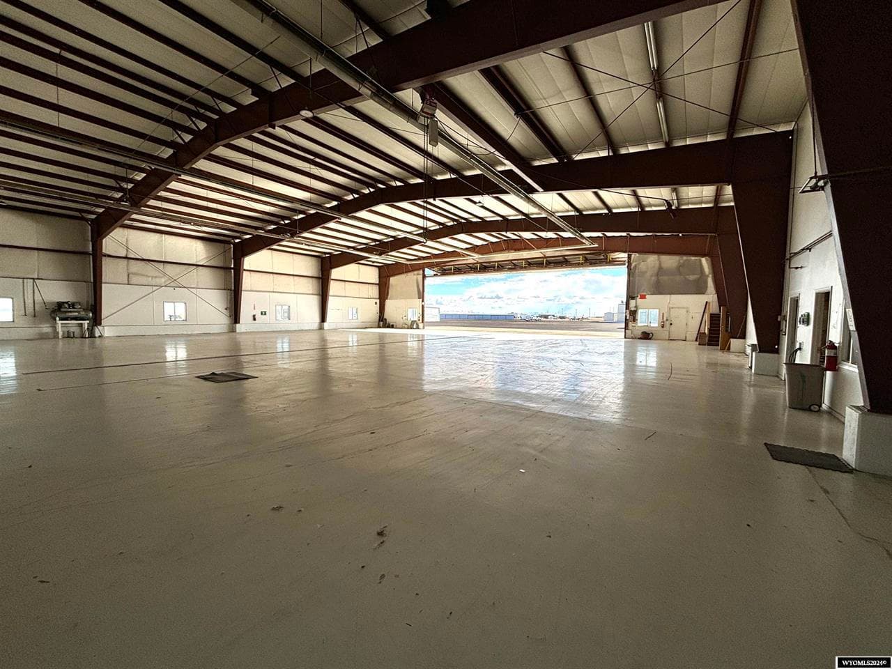 hangar popup image 2