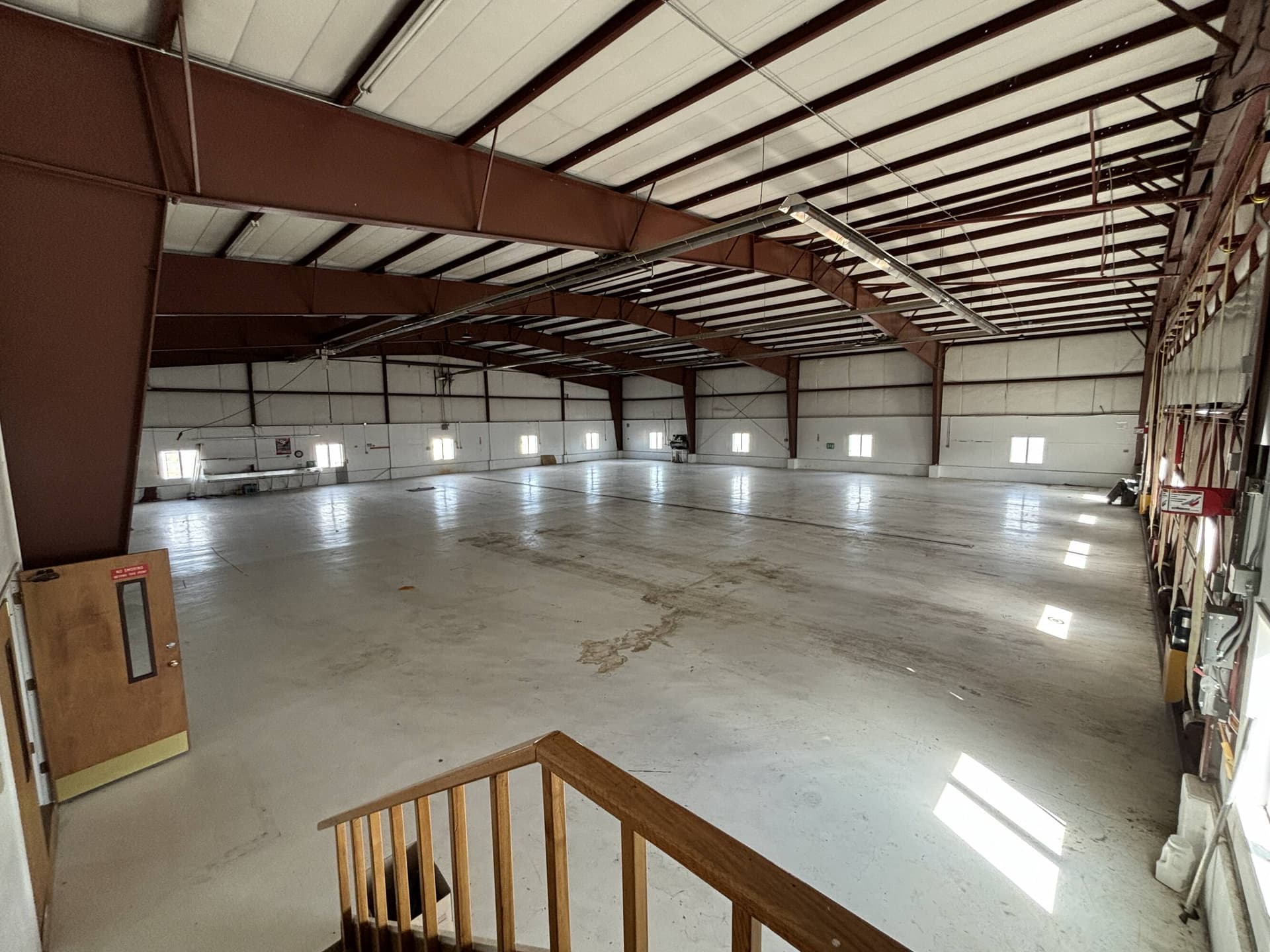 hangar popup image 3