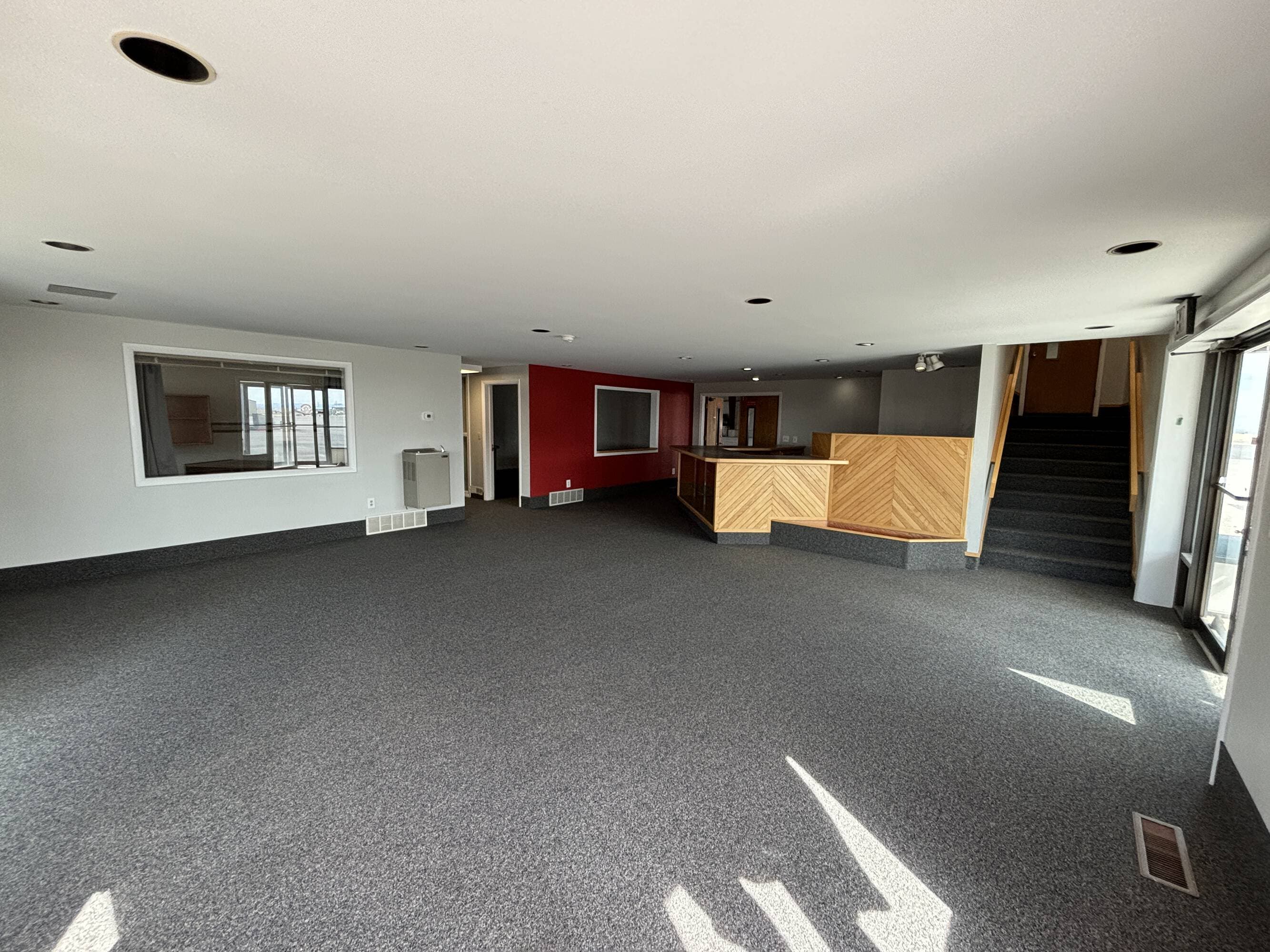 hangar popup image 8