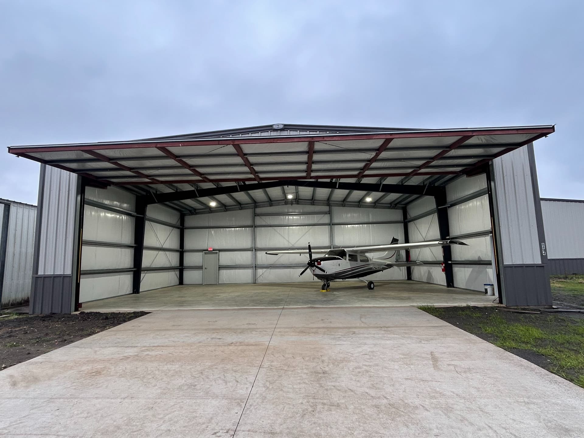 hangar popup image 3