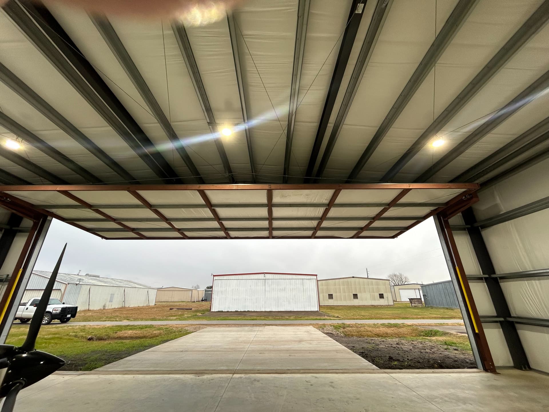 hangar popup image 7