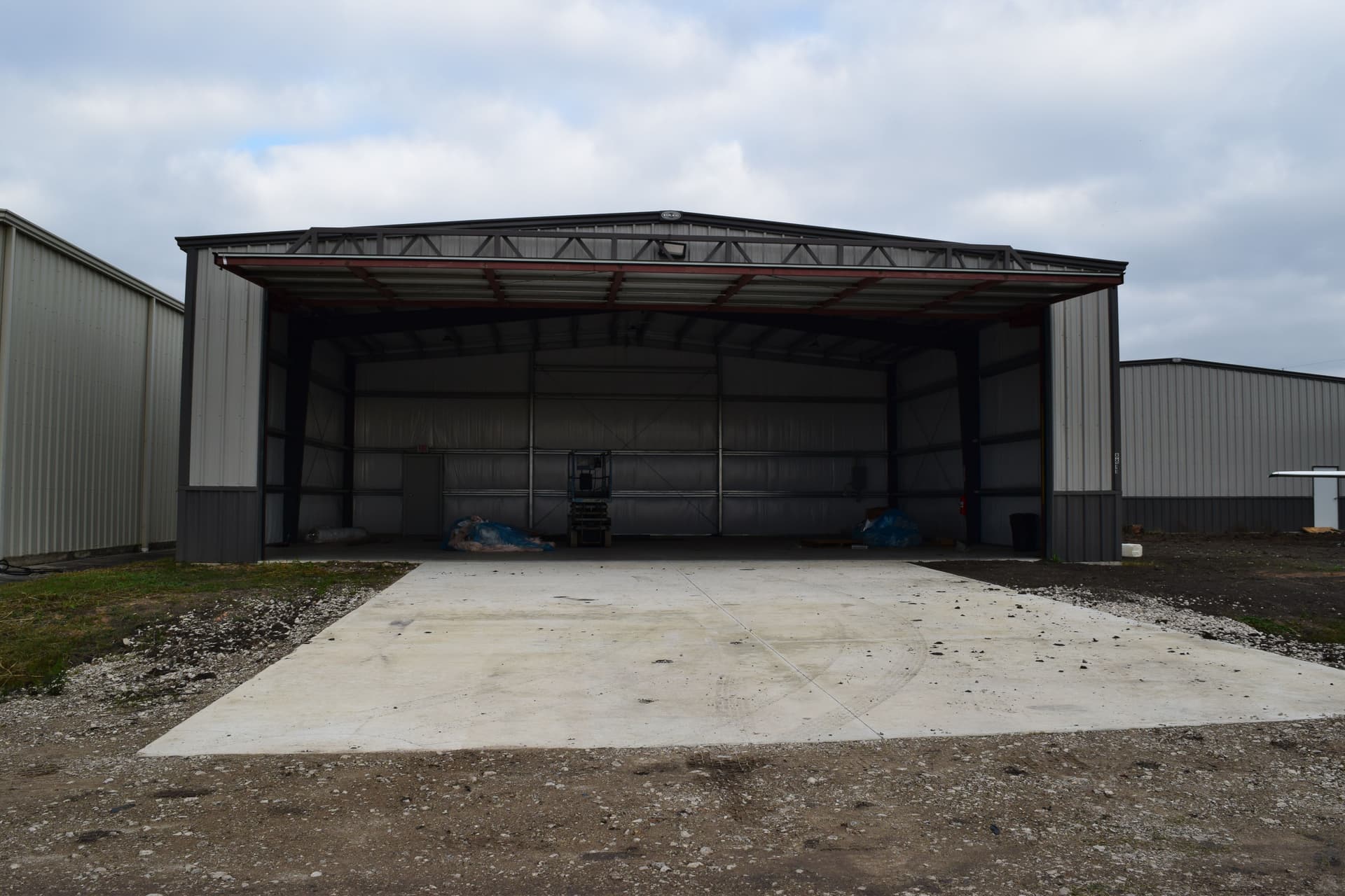 hangar popup image 4