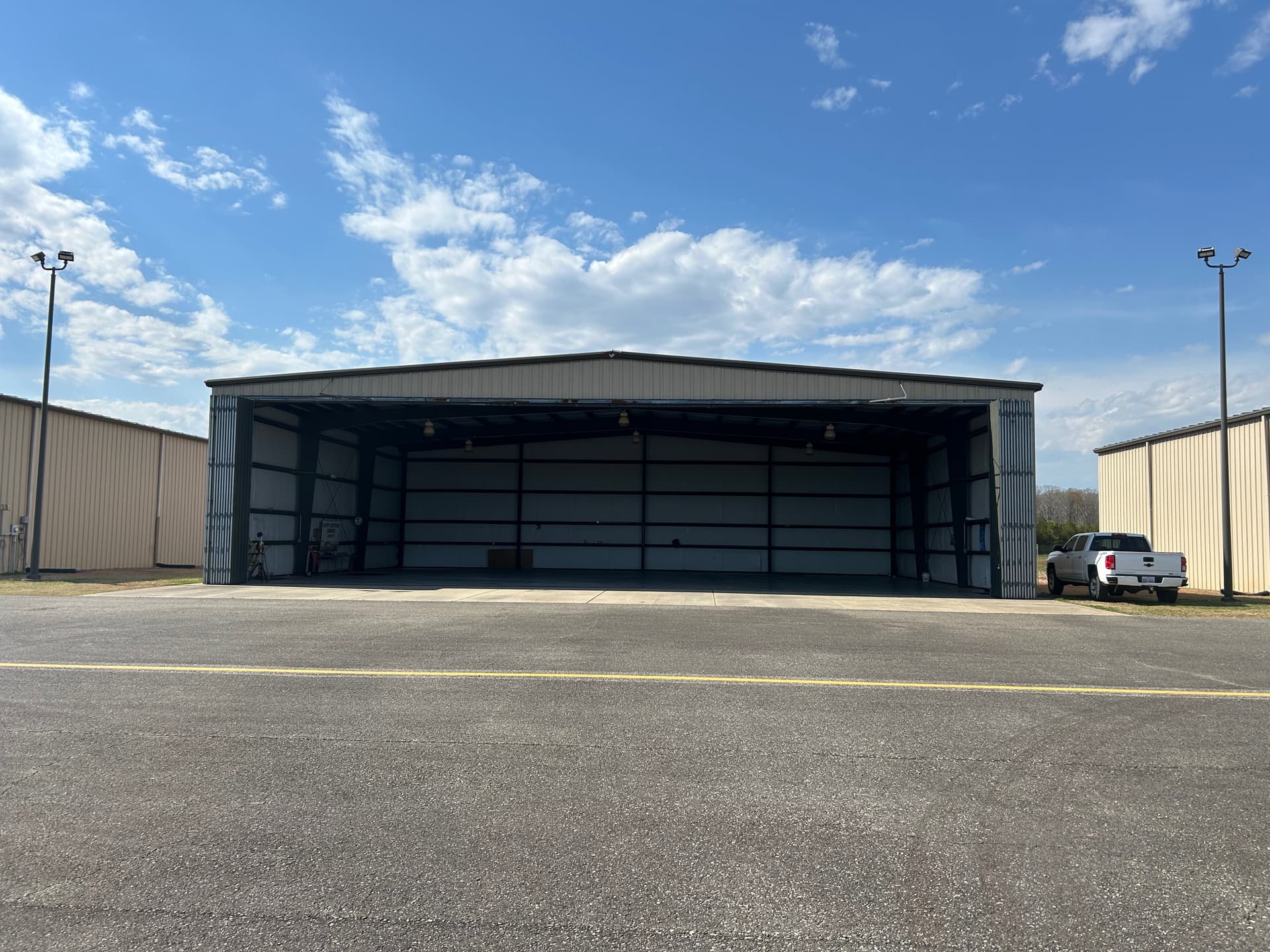 hangar popup image 4