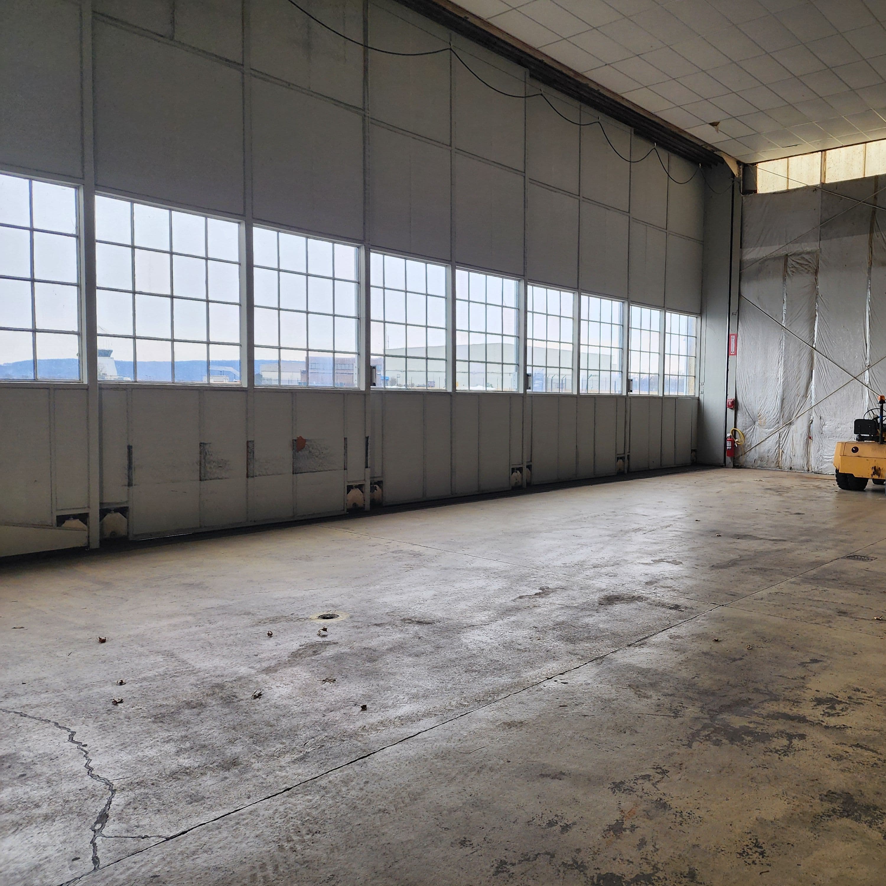 hangar popup image 5