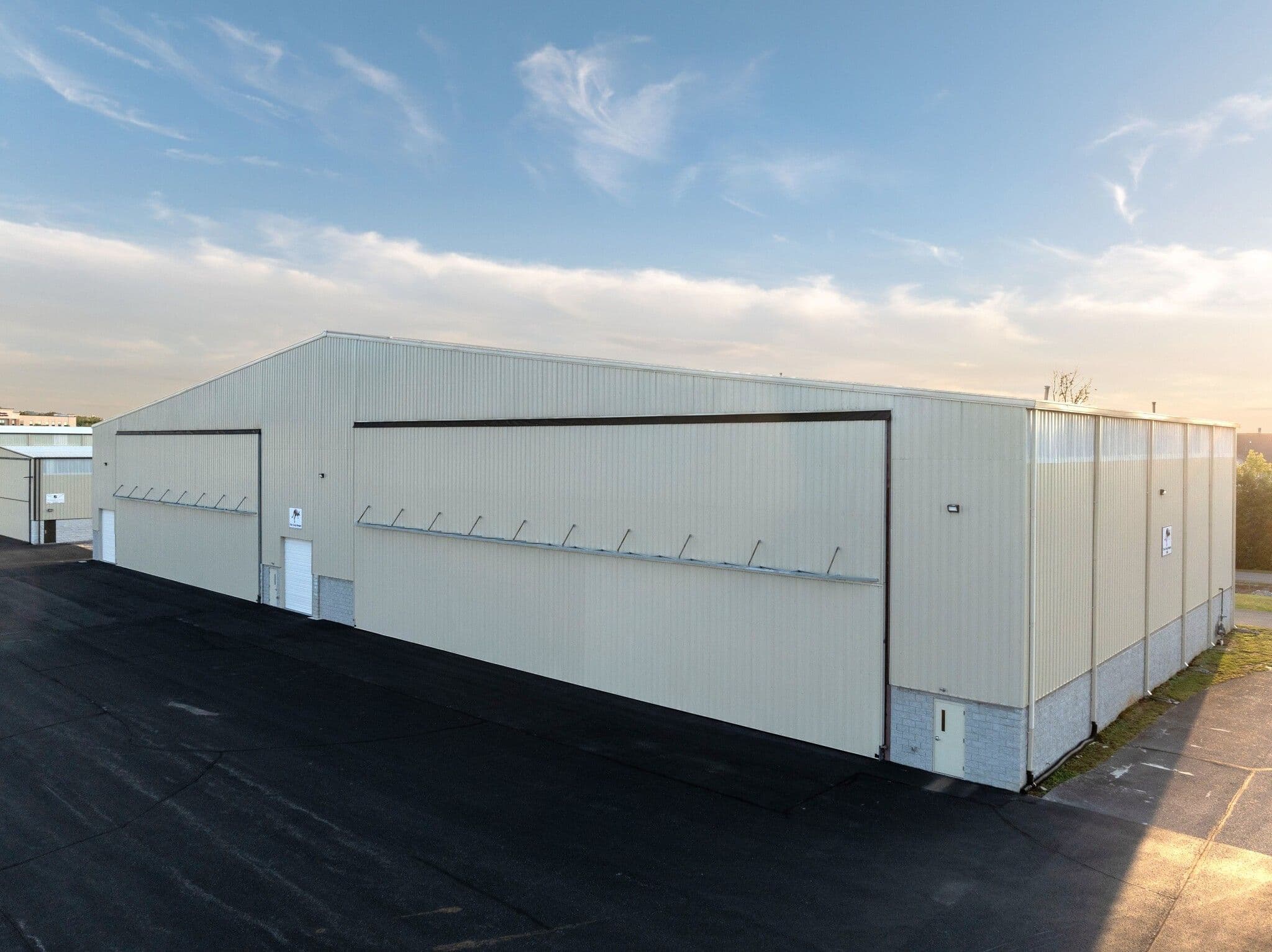hangar popup image 6