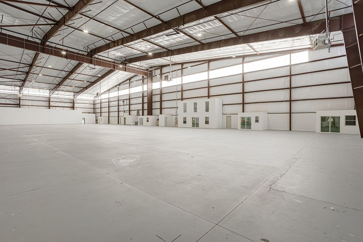 hangar popup image 7