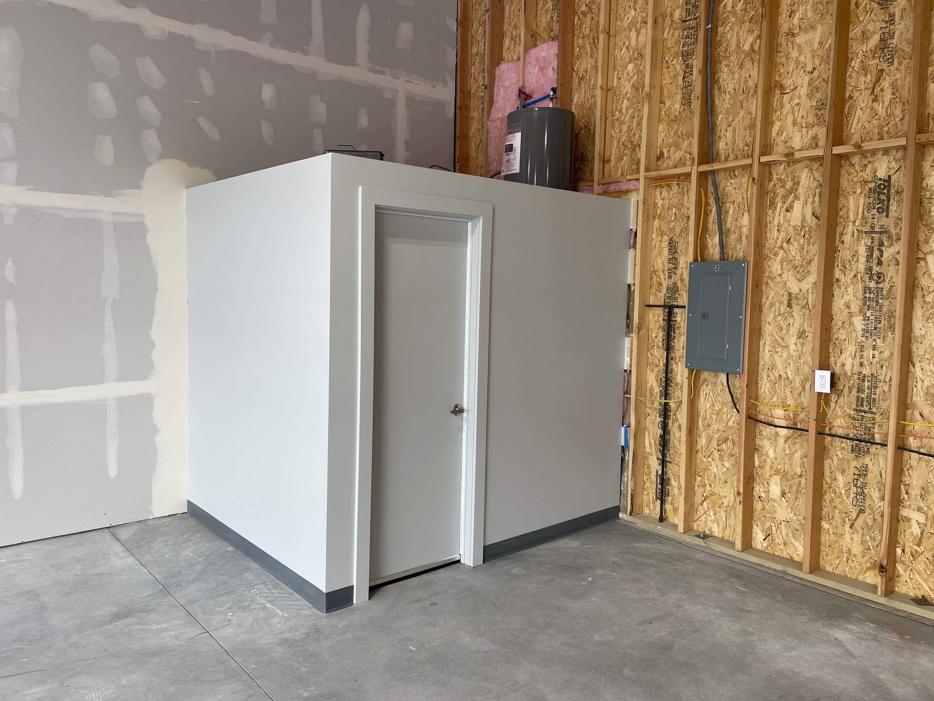 hangar popup image 3