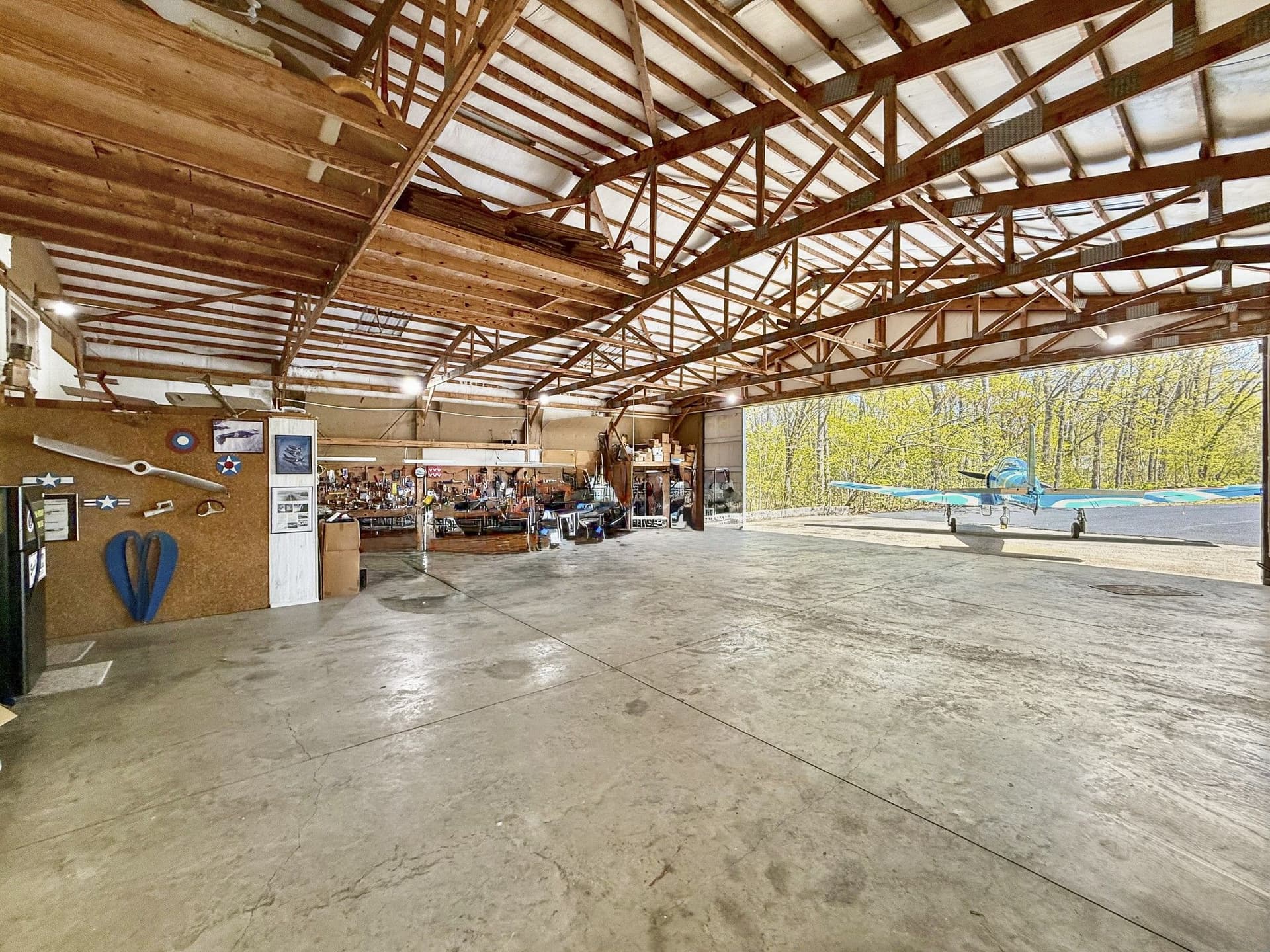 hangar popup image 2