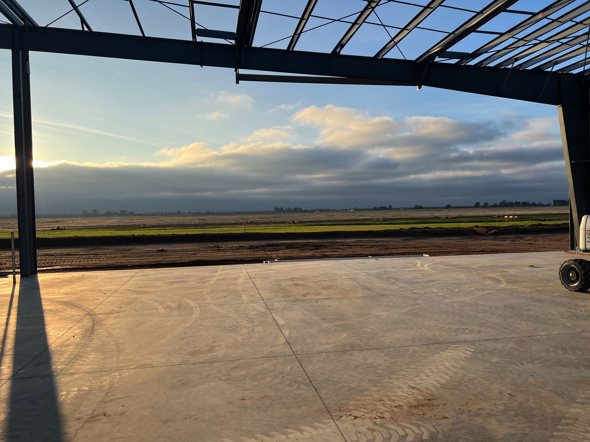 hangar popup image 7