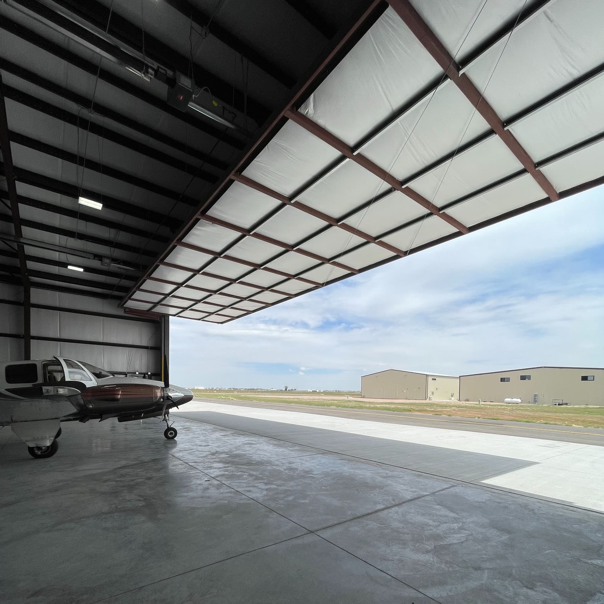 hangar popup image 3