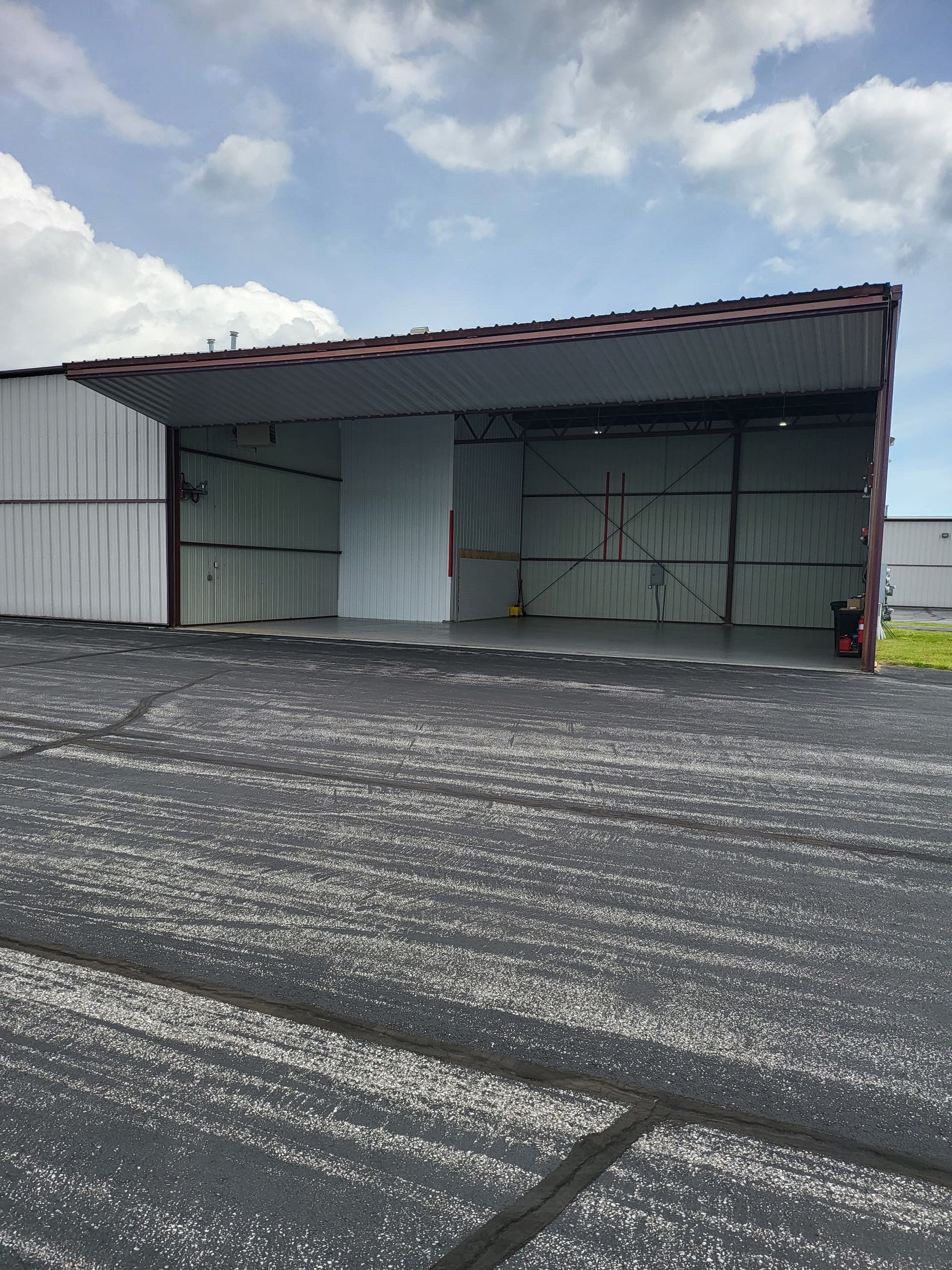 hangar popup image 4