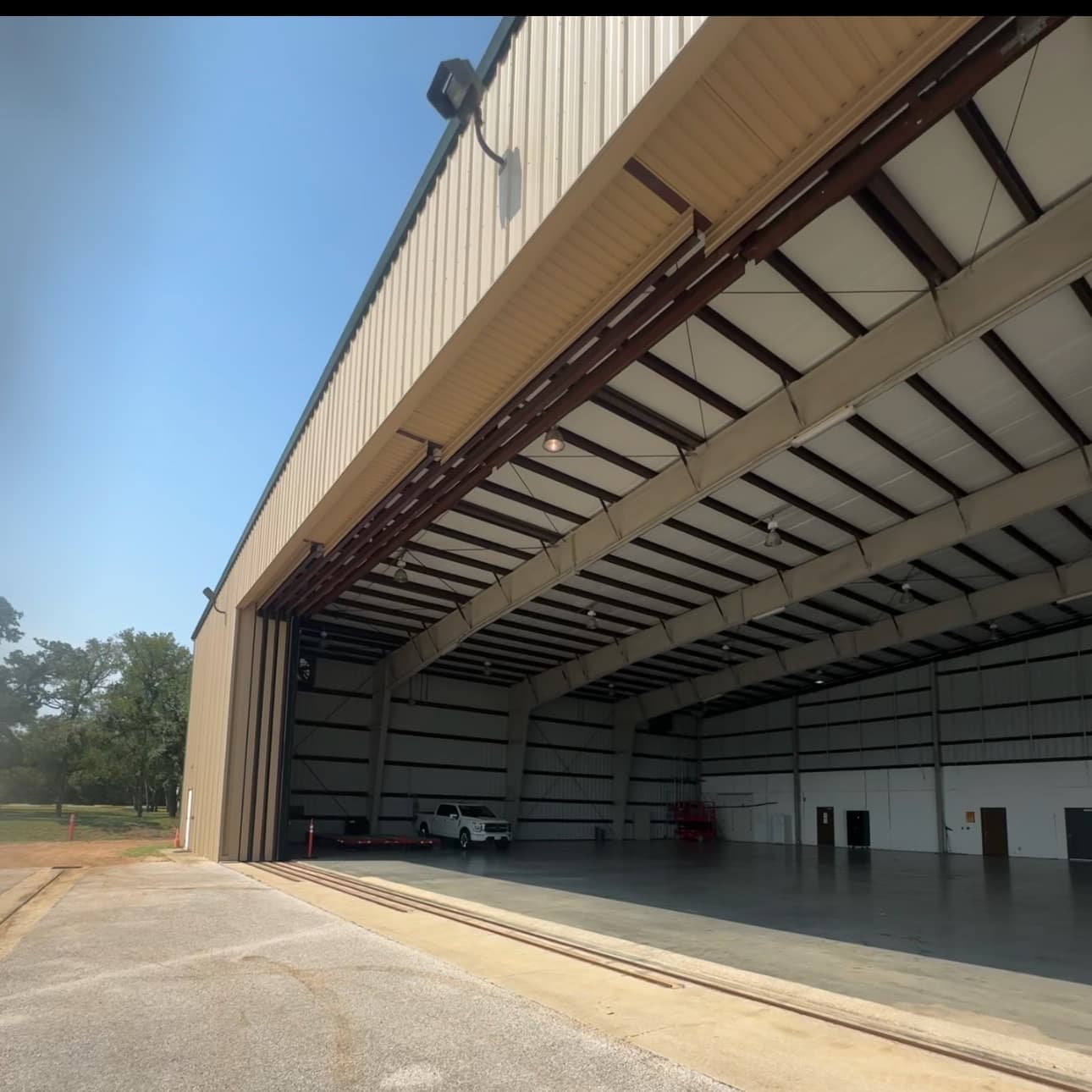 hangar popup image 2