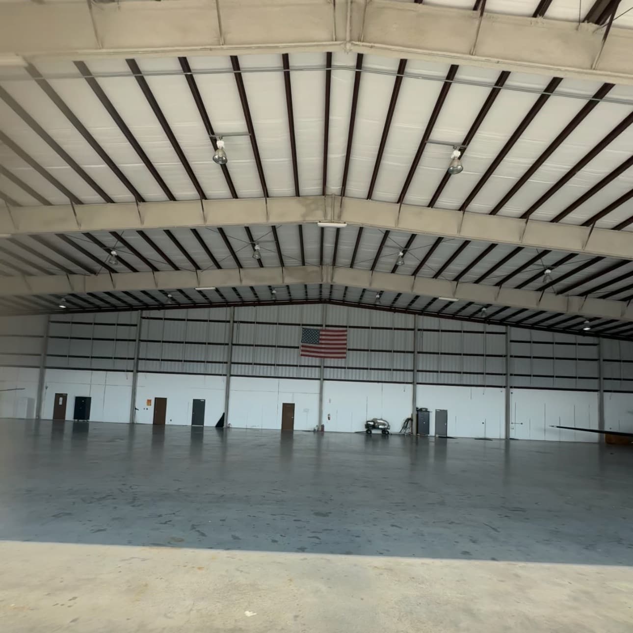 hangar popup image 3