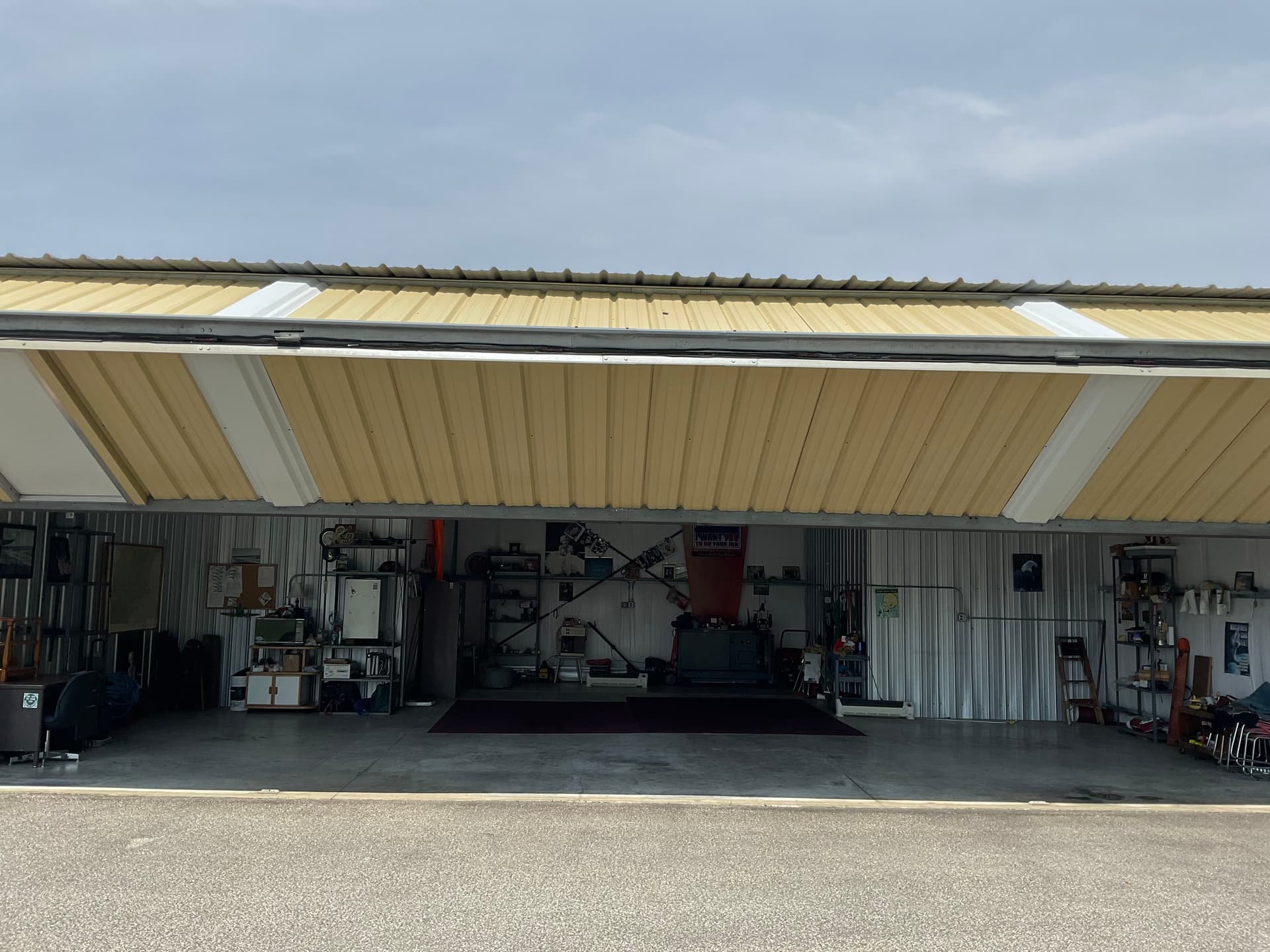 hangar popup image 4