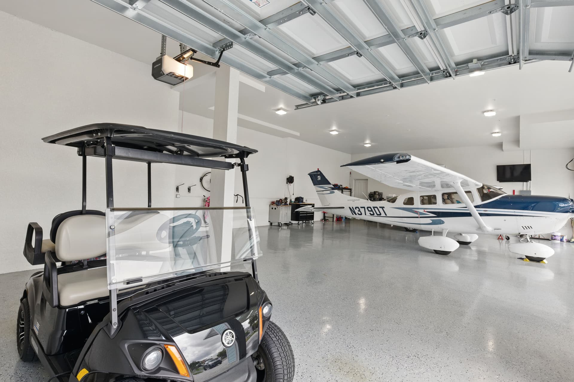 hangar popup image 2
