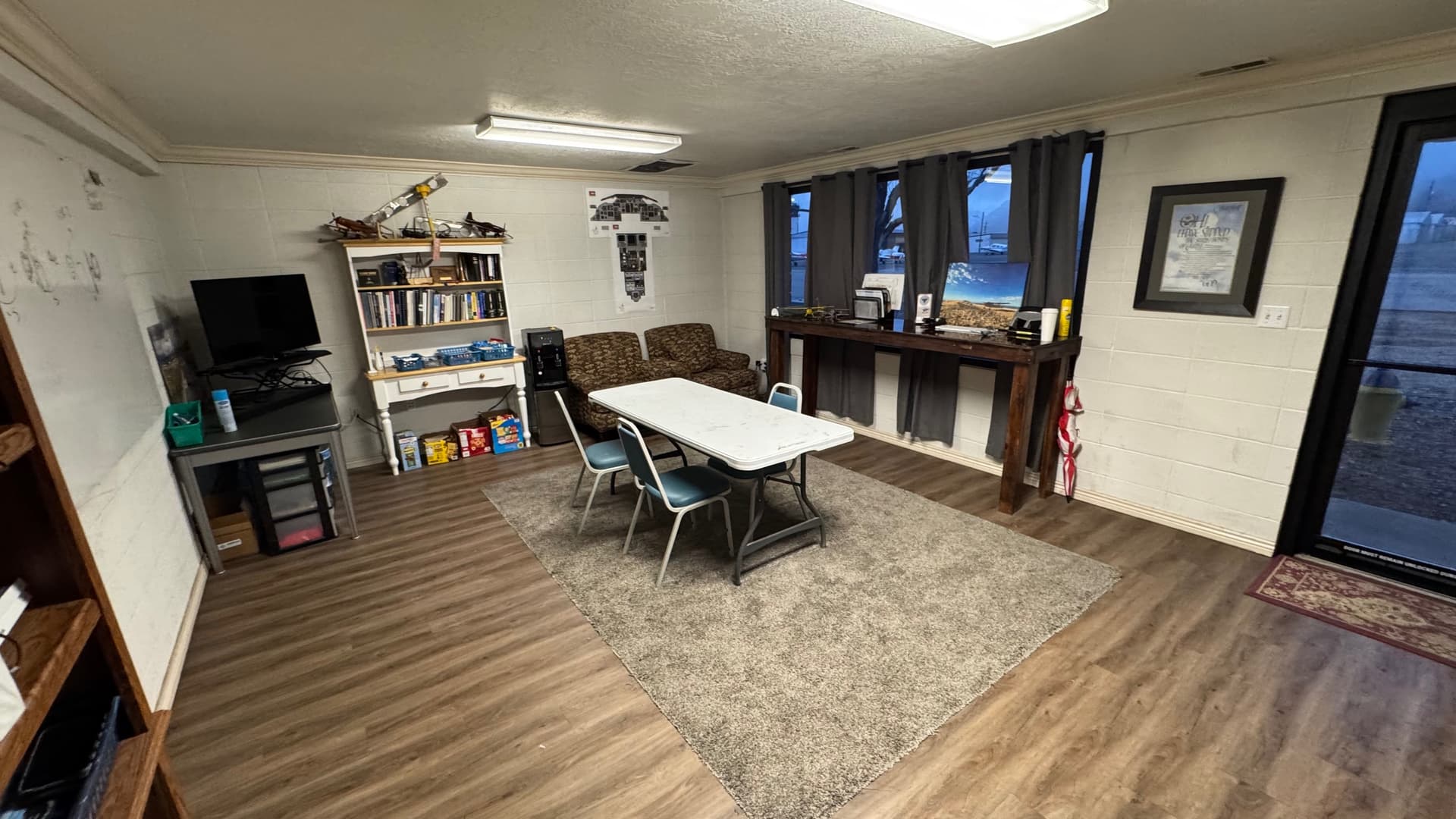 hangar popup image 4