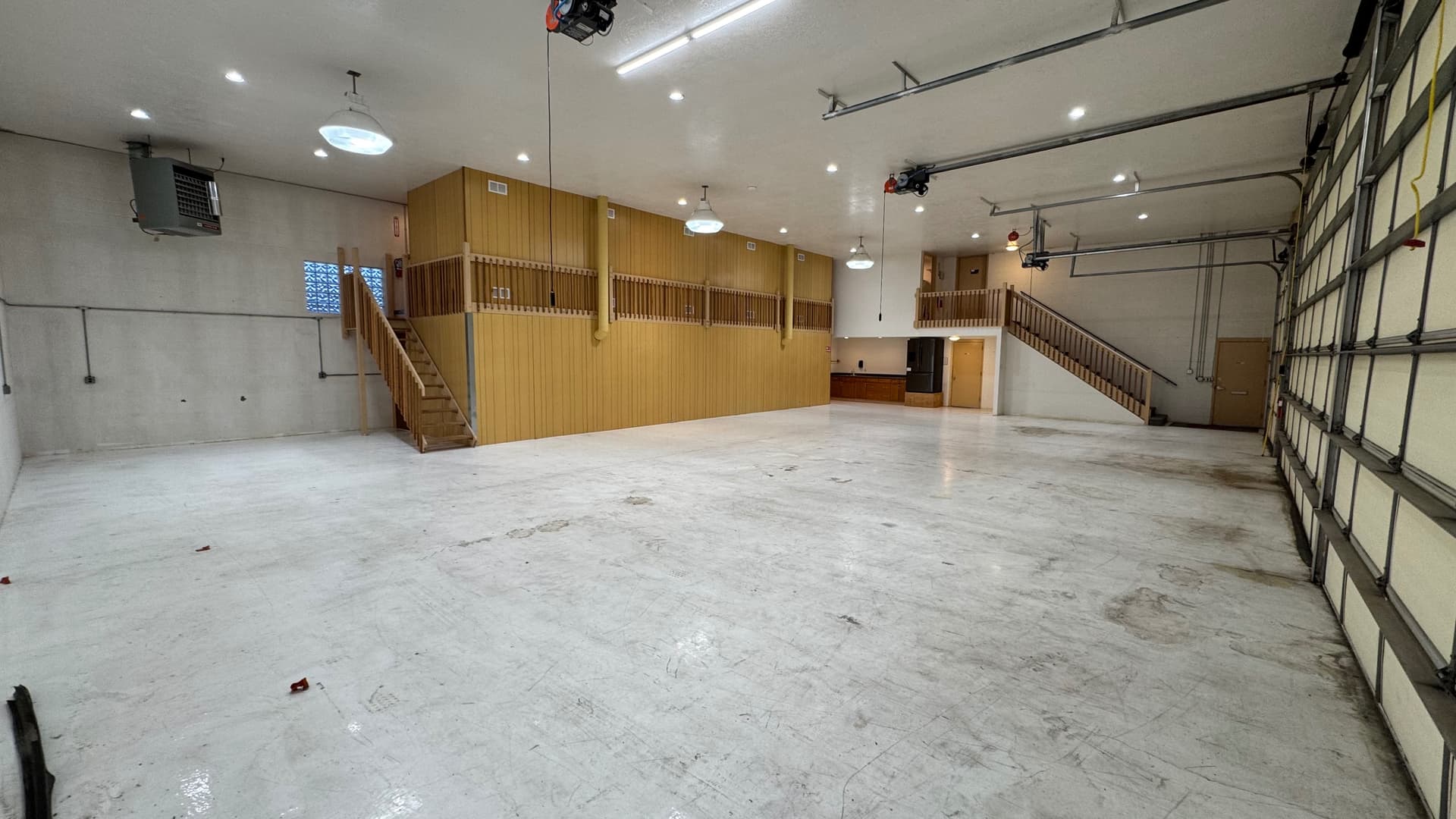 hangar popup image 6