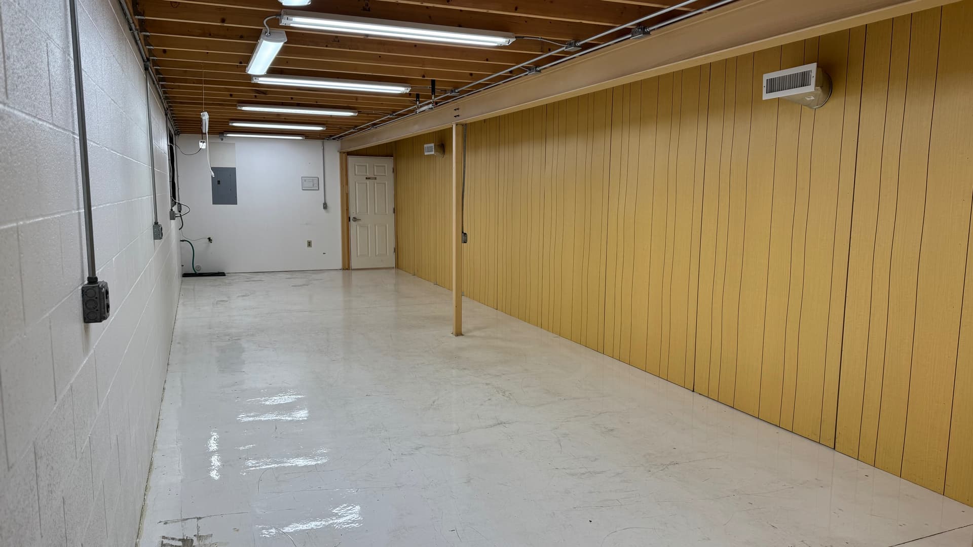 hangar popup image 7