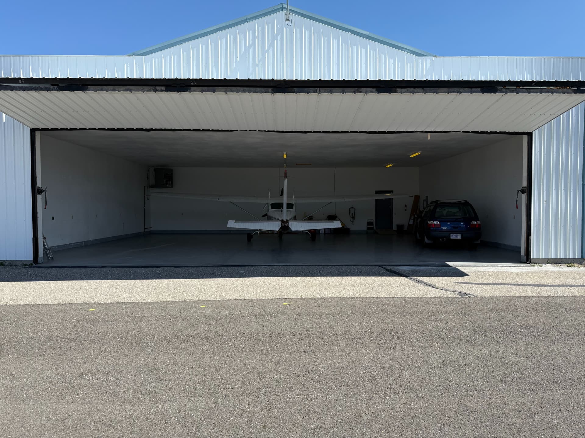 hangar popup image 2